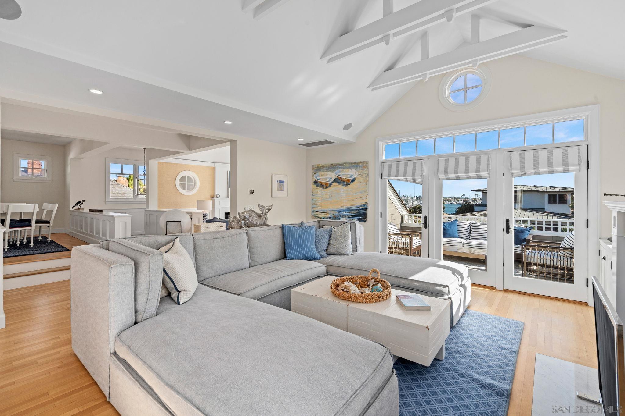 Detail Gallery Image 12 of 46 For 924  Scott St, San Diego,  CA 92106 - 4 Beds | 3/1 Baths