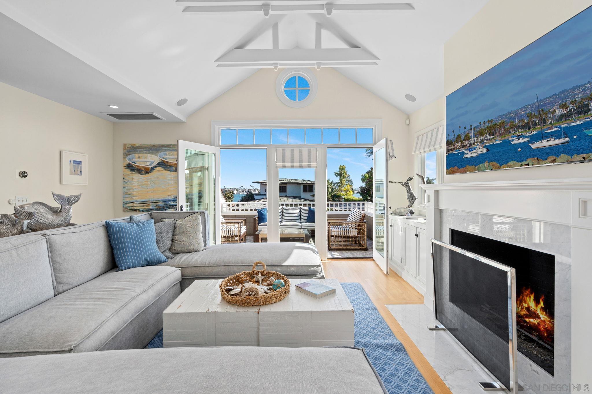 Detail Gallery Image 13 of 46 For 924  Scott St, San Diego,  CA 92106 - 4 Beds | 3/1 Baths