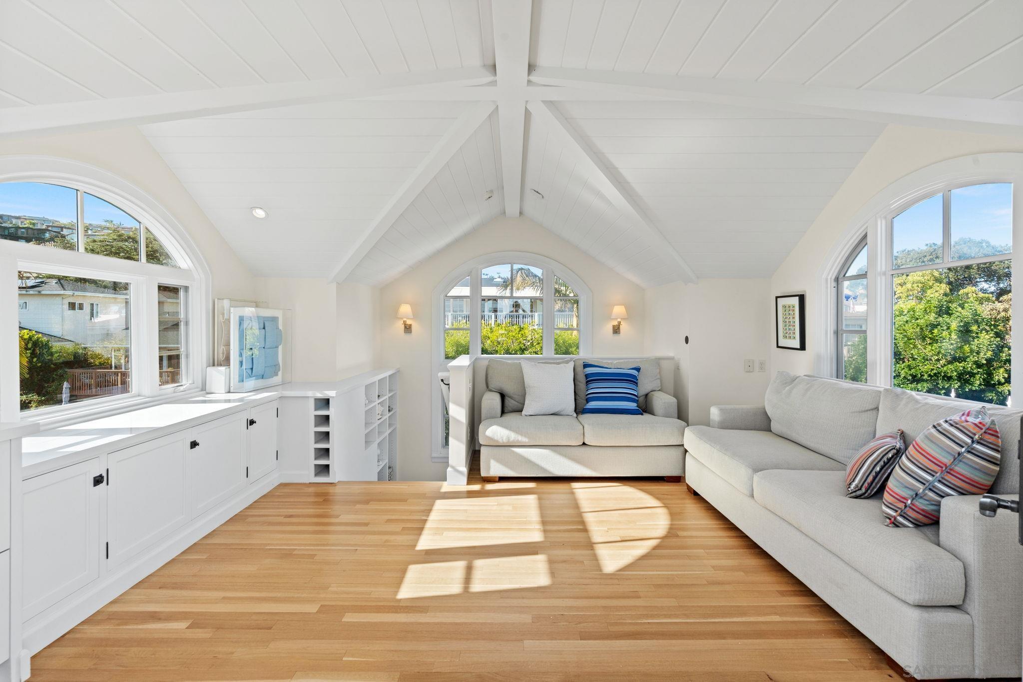 Detail Gallery Image 20 of 46 For 924  Scott St, San Diego,  CA 92106 - 4 Beds | 3/1 Baths