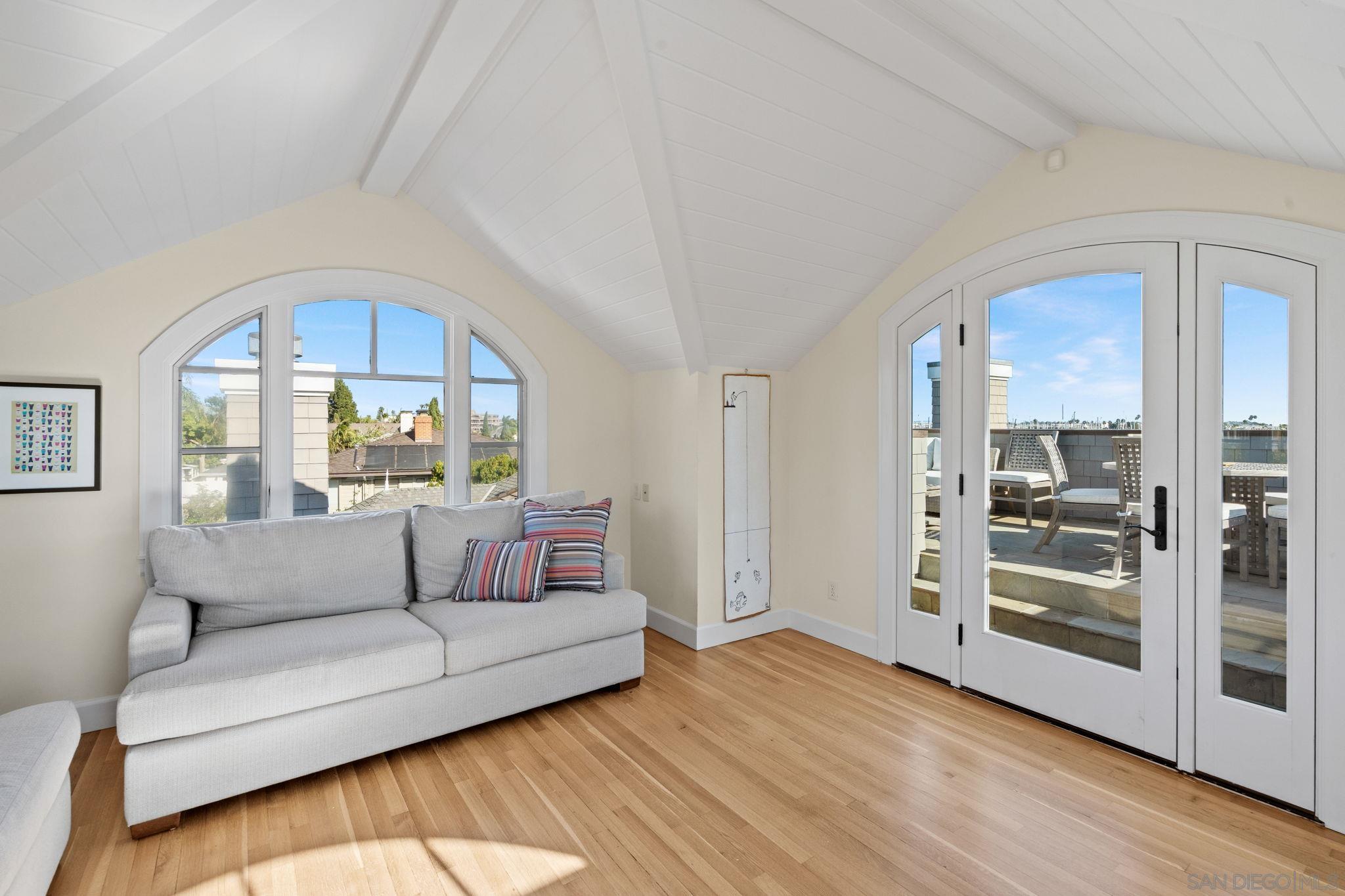 Detail Gallery Image 21 of 46 For 924  Scott St, San Diego,  CA 92106 - 4 Beds | 3/1 Baths