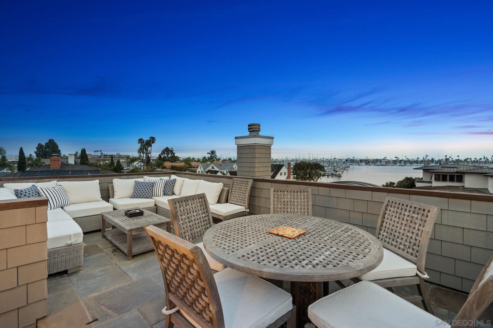 Detail Gallery Image 25 of 46 For 924  Scott St, San Diego,  CA 92106 - 4 Beds | 3/1 Baths