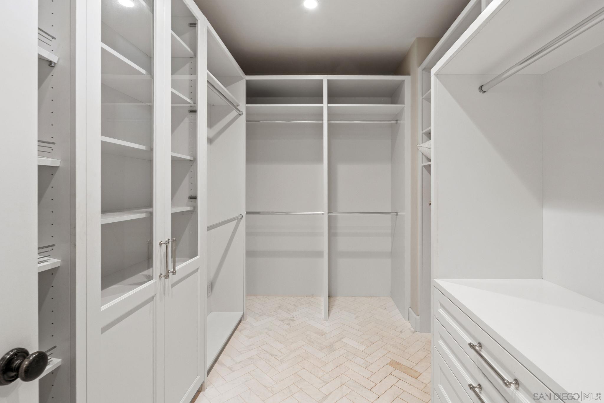 Detail Gallery Image 31 of 46 For 924  Scott St, San Diego,  CA 92106 - 4 Beds | 3/1 Baths