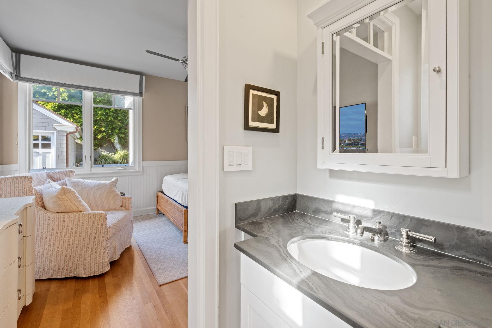 Detail Gallery Image 34 of 46 For 924  Scott St, San Diego,  CA 92106 - 4 Beds | 3/1 Baths