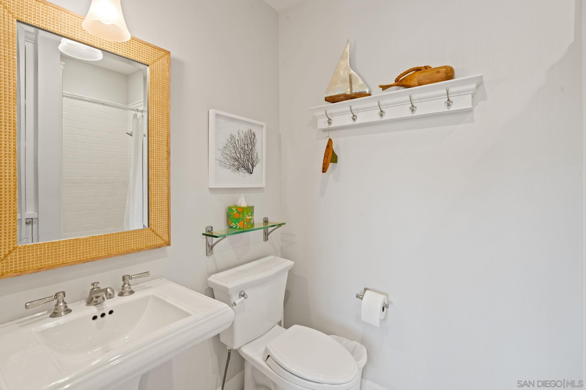 Detail Gallery Image 36 of 46 For 924  Scott St, San Diego,  CA 92106 - 4 Beds | 3/1 Baths