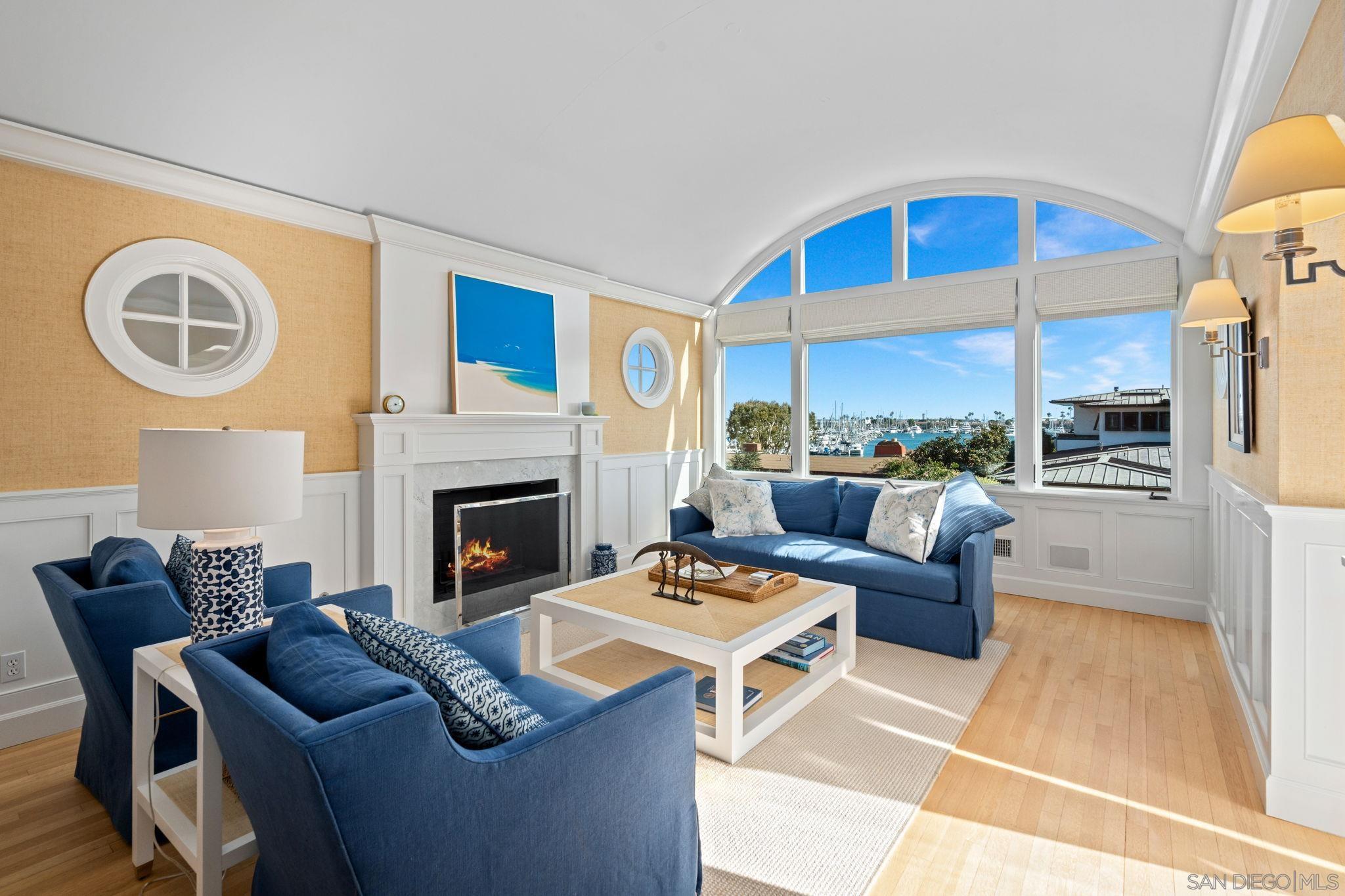 Detail Gallery Image 5 of 46 For 924  Scott St, San Diego,  CA 92106 - 4 Beds | 3/1 Baths