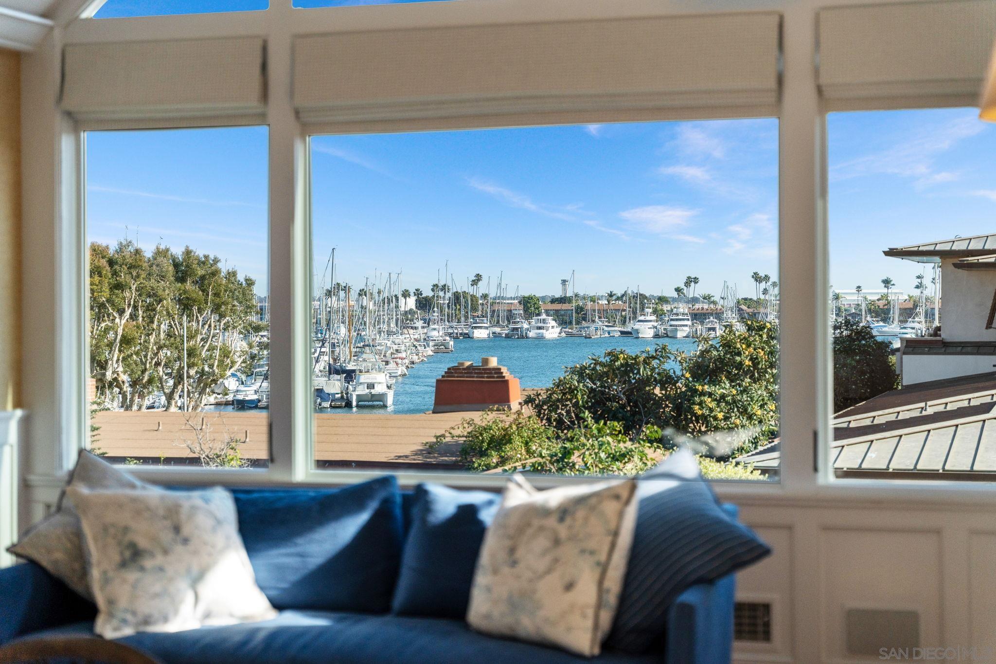 Detail Gallery Image 8 of 46 For 924  Scott St, San Diego,  CA 92106 - 4 Beds | 3/1 Baths