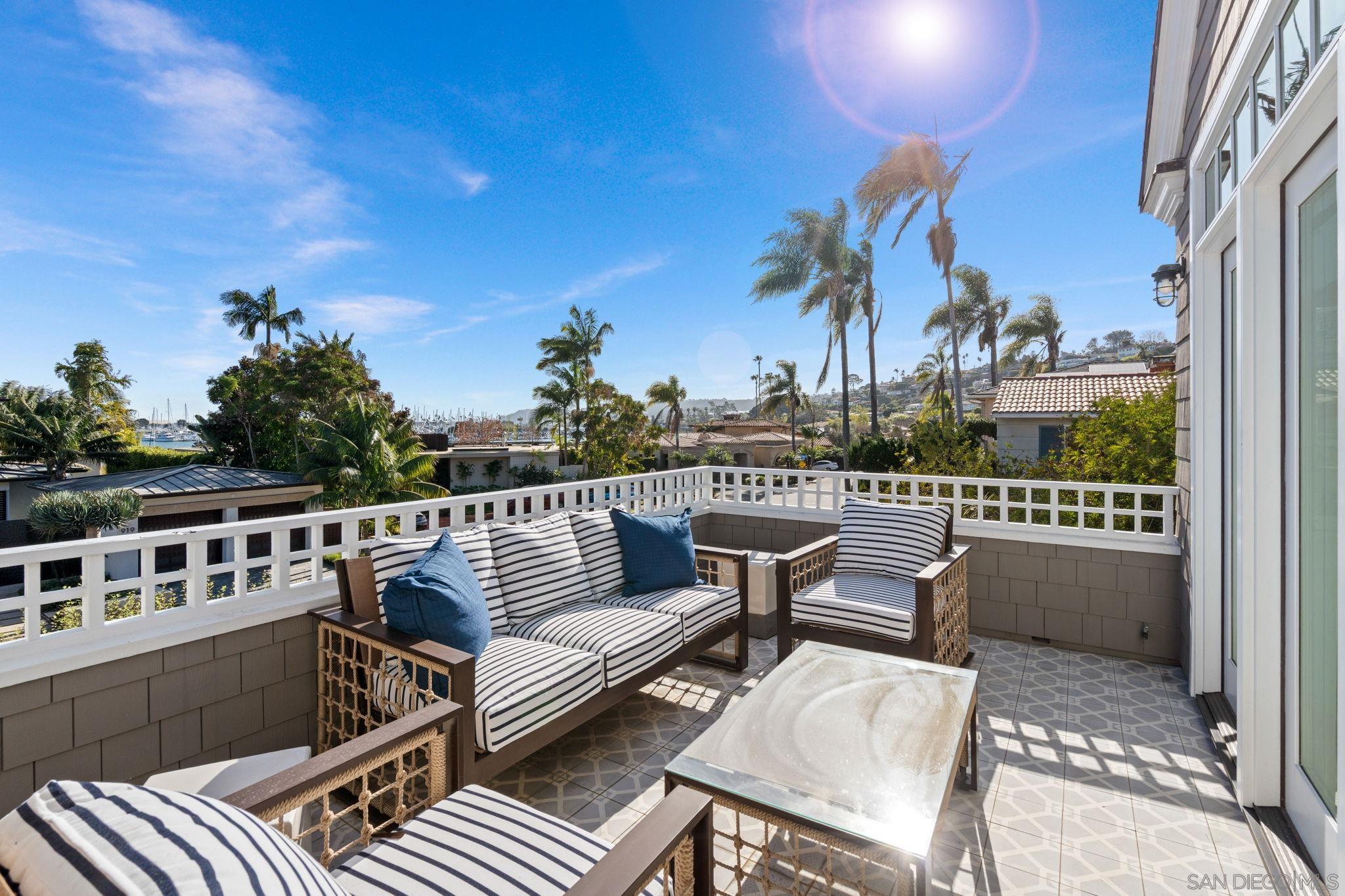 Detail Gallery Image 9 of 46 For 924  Scott St, San Diego,  CA 92106 - 4 Beds | 3/1 Baths