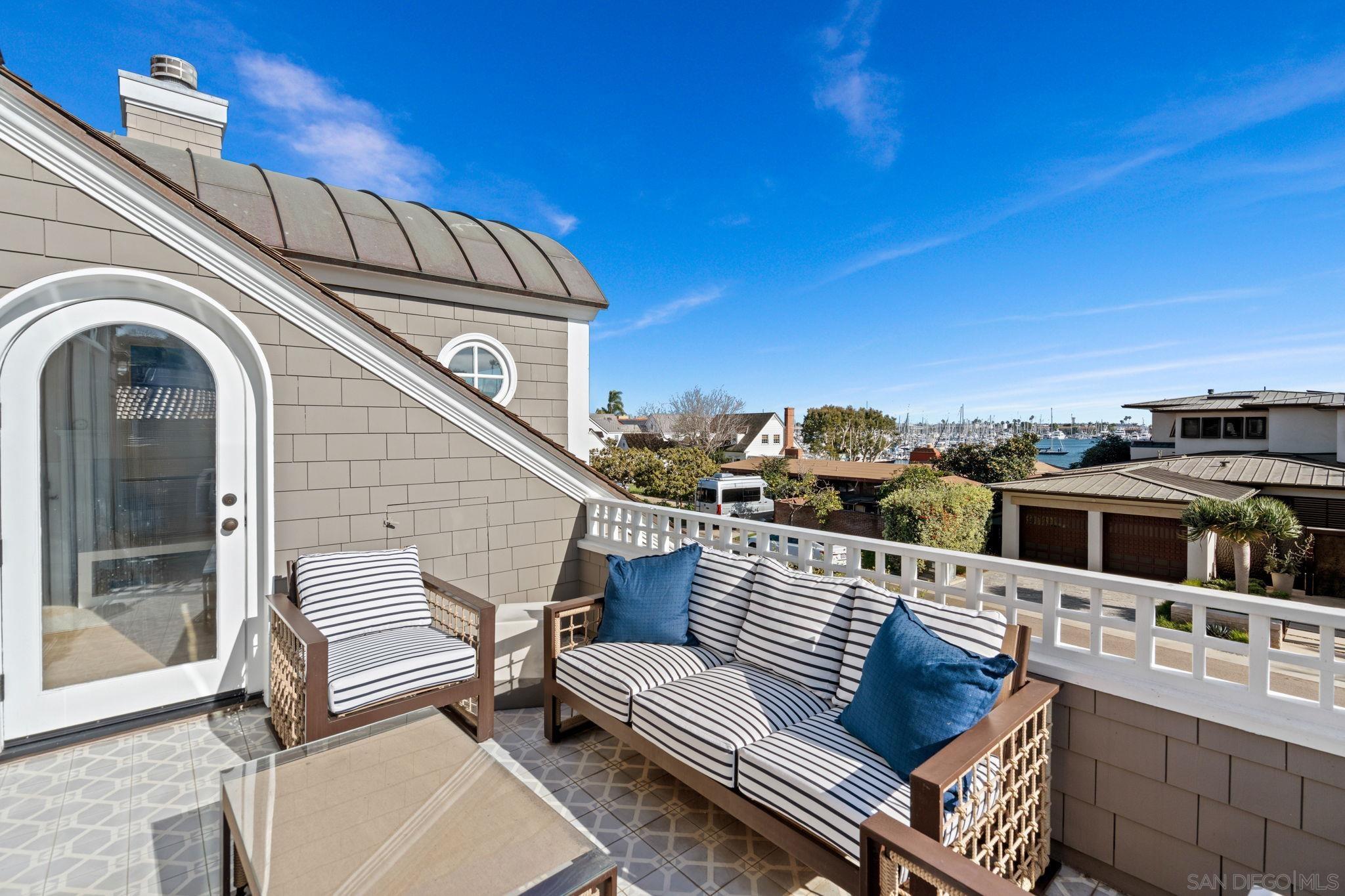 Detail Gallery Image 10 of 46 For 924  Scott St, San Diego,  CA 92106 - 4 Beds | 3/1 Baths