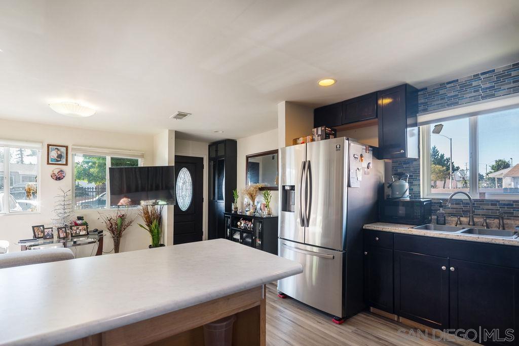 Detail Gallery Image 7 of 25 For 4788  Auburn Dr, San Diego,  CA 92105 - 2 Beds | 2 Baths