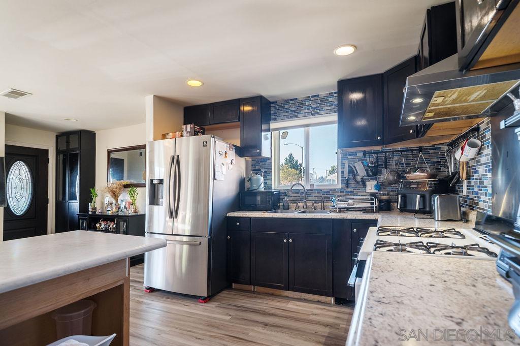 Detail Gallery Image 11 of 25 For 4788  Auburn Dr, San Diego,  CA 92105 - 2 Beds | 2 Baths