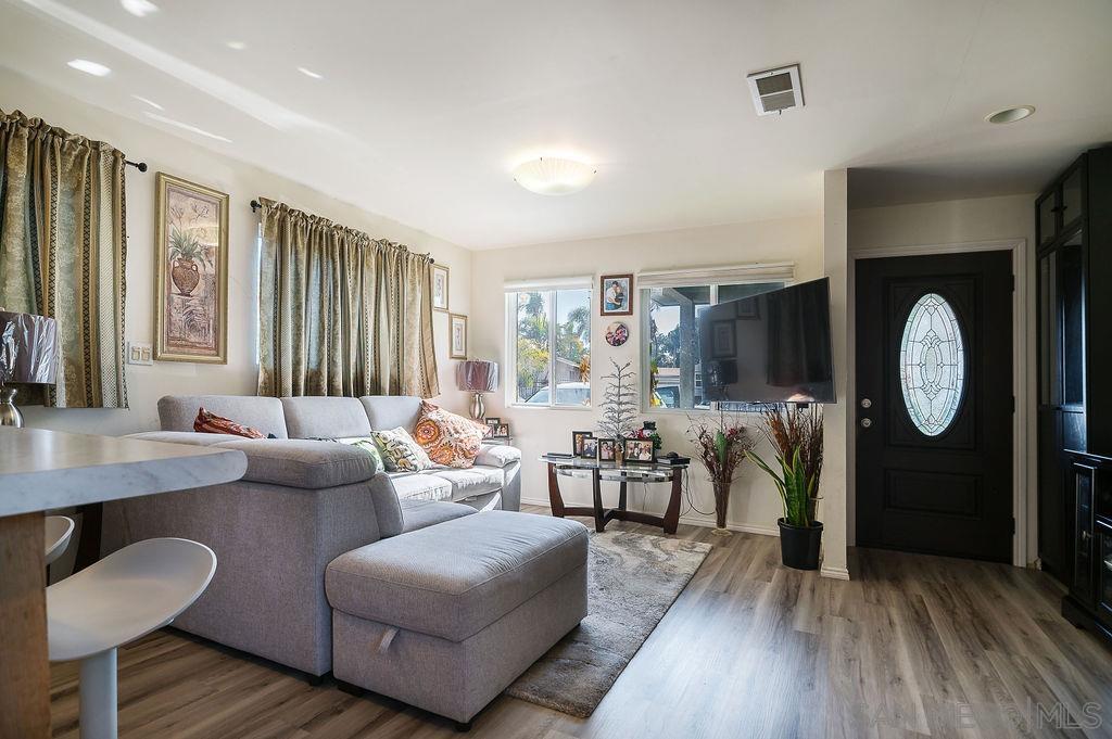 Detail Gallery Image 6 of 25 For 4788  Auburn Dr, San Diego,  CA 92105 - 2 Beds | 2 Baths