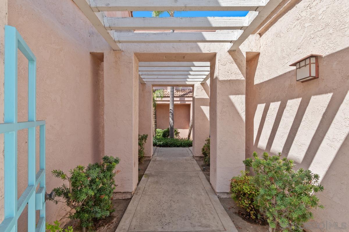 Detail Gallery Image 2 of 23 For 12083  Calle De Montana  #219,  El Cajon,  CA 92019 - 2 Beds | 1 Baths