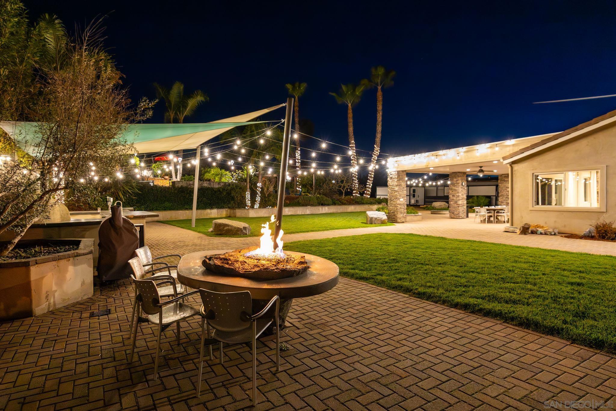 Detail Gallery Image 2 of 75 For 1441 E Taylor St, Vista,  CA 92084 - 3 Beds | 3 Baths