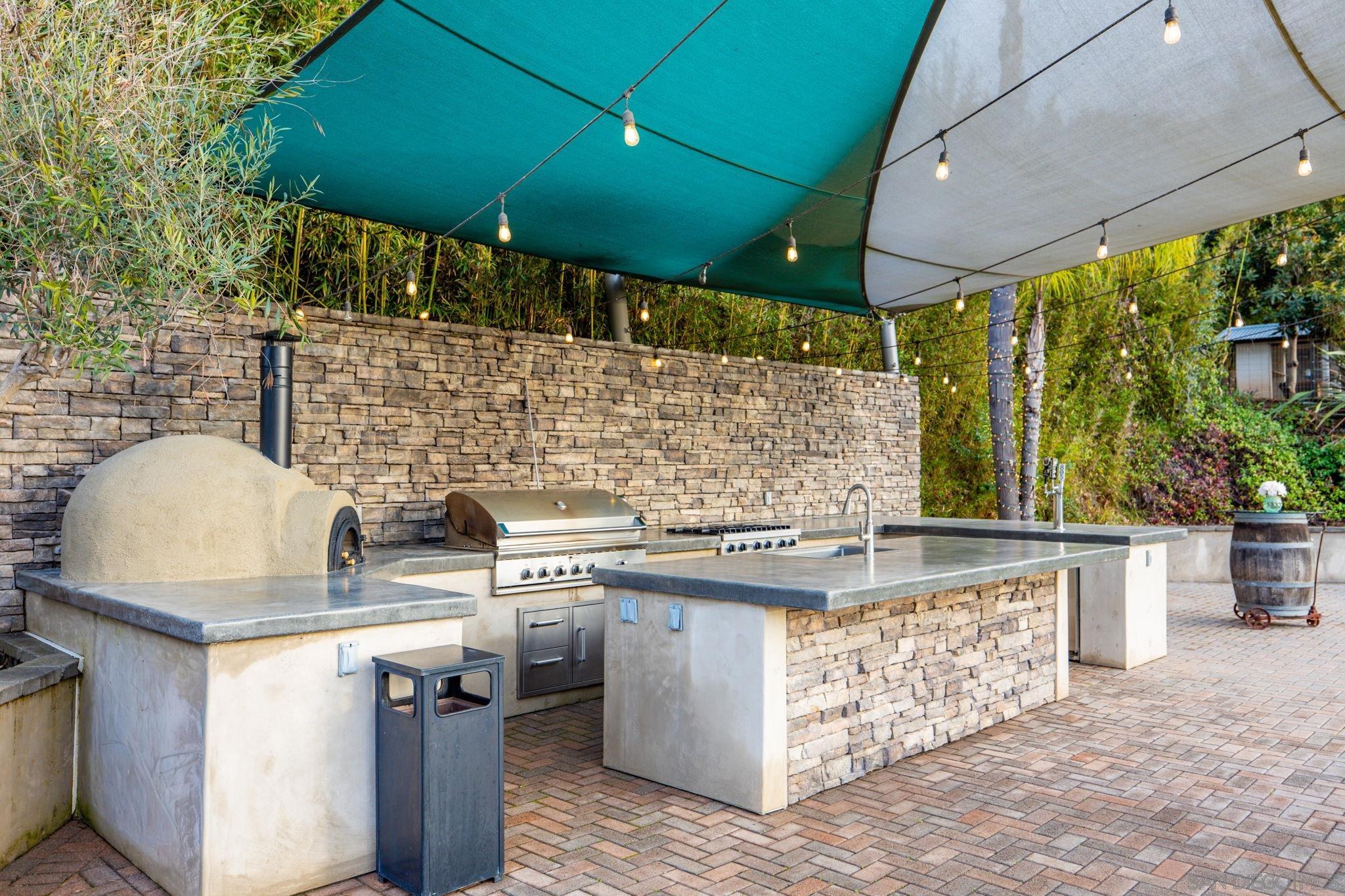 Detail Gallery Image 21 of 75 For 1441 E Taylor St, Vista,  CA 92084 - 3 Beds | 3 Baths