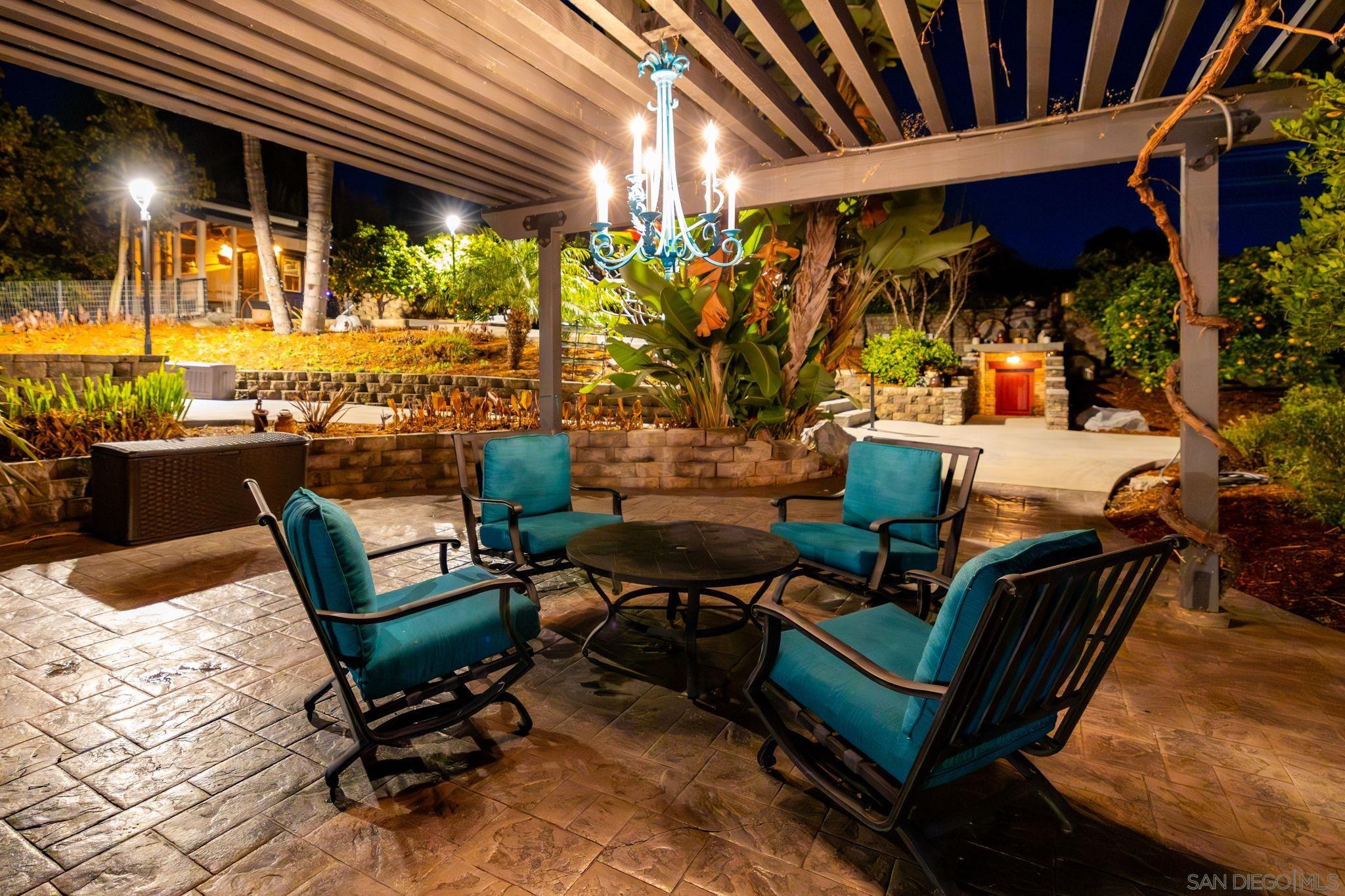 Detail Gallery Image 4 of 75 For 1441 E Taylor St, Vista,  CA 92084 - 3 Beds | 3 Baths