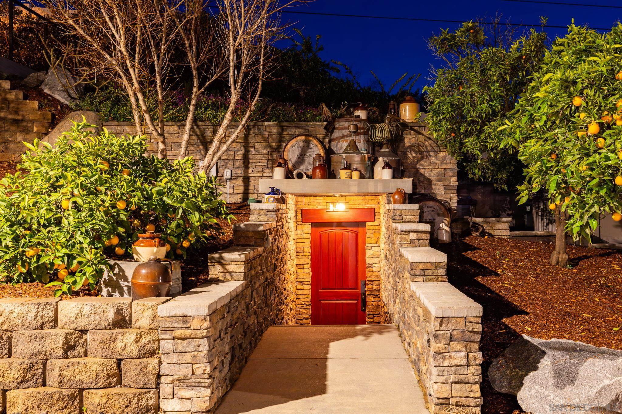 Detail Gallery Image 5 of 75 For 1441 E Taylor St, Vista,  CA 92084 - 3 Beds | 3 Baths