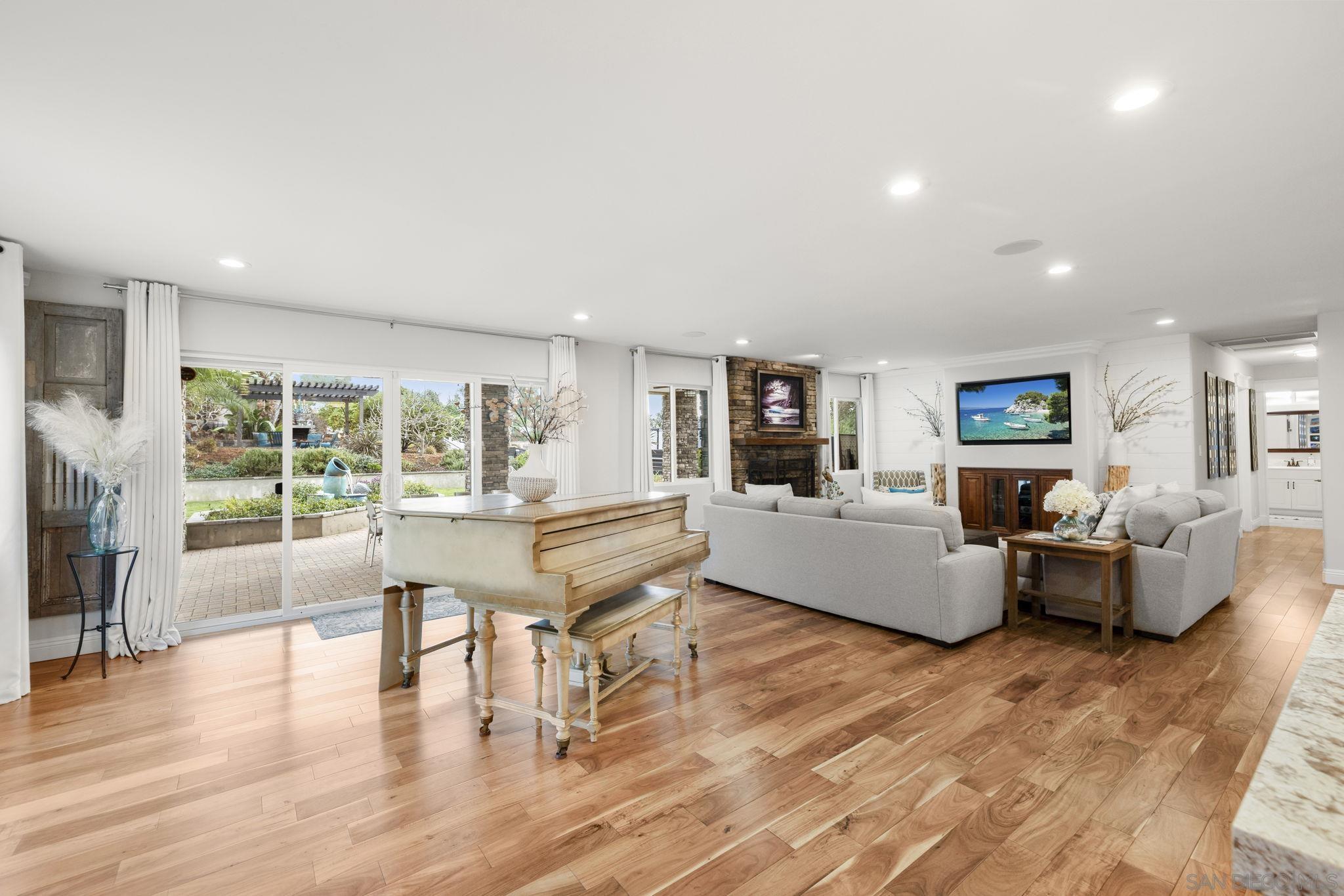 Detail Gallery Image 45 of 75 For 1441 E Taylor St, Vista,  CA 92084 - 3 Beds | 3 Baths