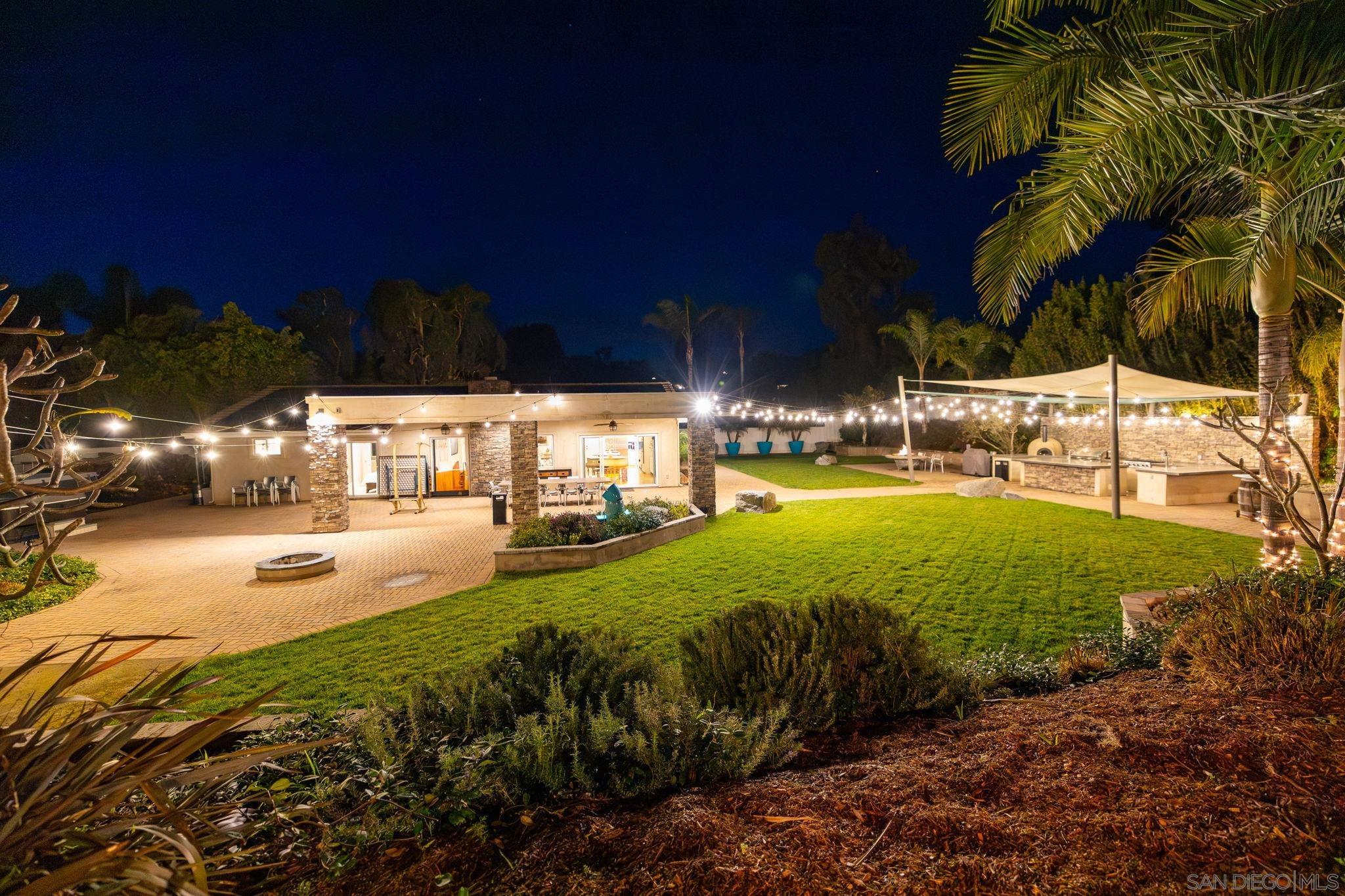 Detail Gallery Image 6 of 75 For 1441 E Taylor St, Vista,  CA 92084 - 3 Beds | 3 Baths