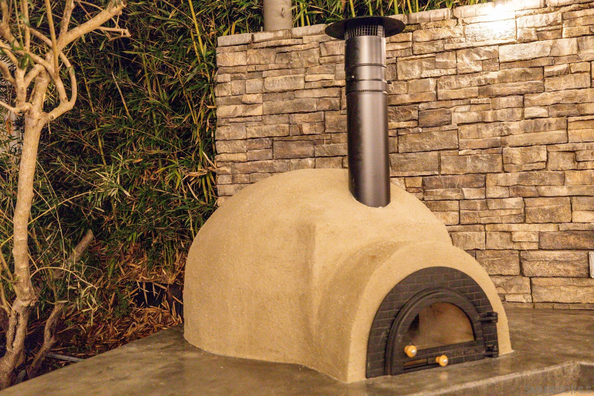 Detail Gallery Image 9 of 75 For 1441 E Taylor St, Vista,  CA 92084 - 3 Beds | 3 Baths