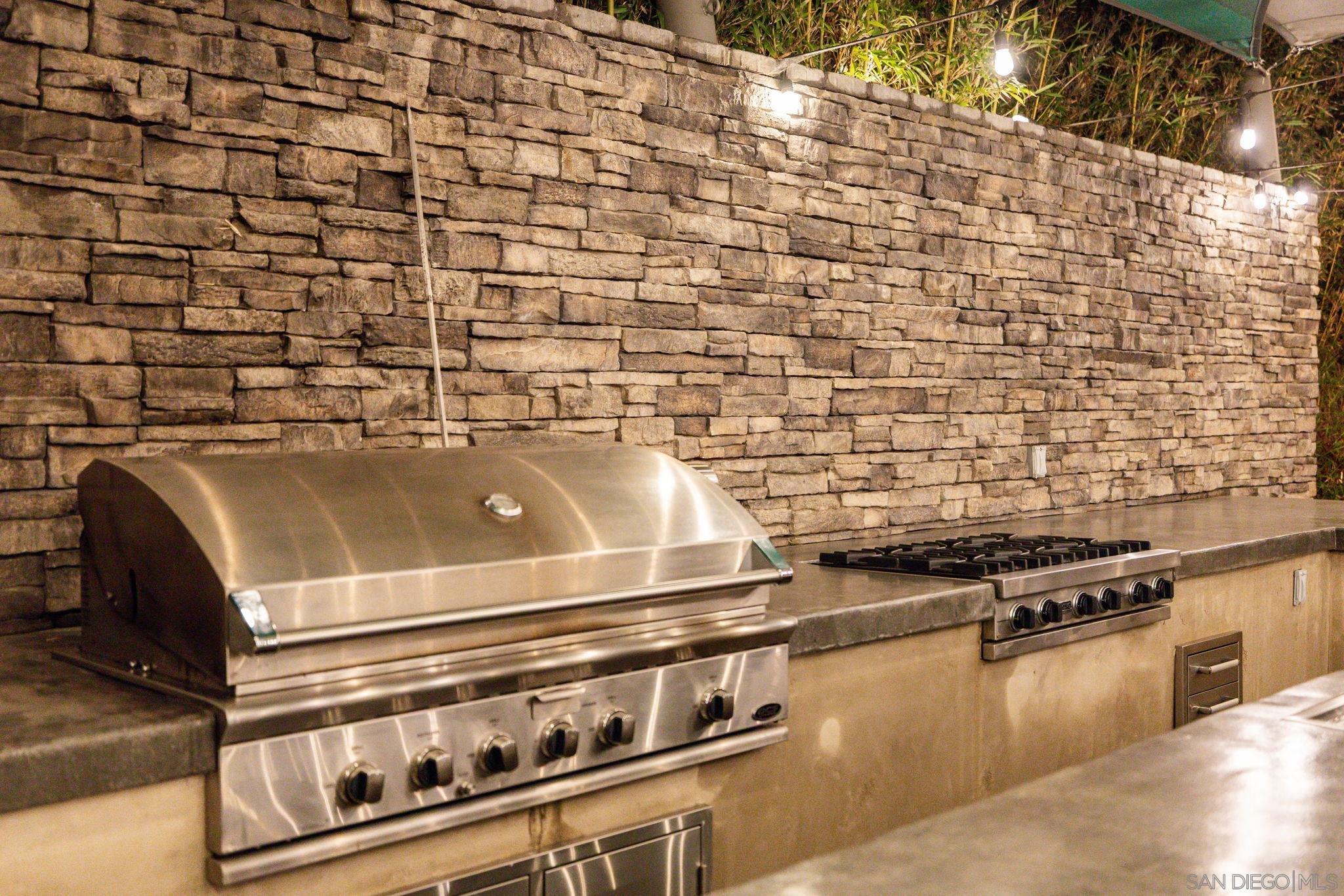 Detail Gallery Image 10 of 75 For 1441 E Taylor St, Vista,  CA 92084 - 3 Beds | 3 Baths