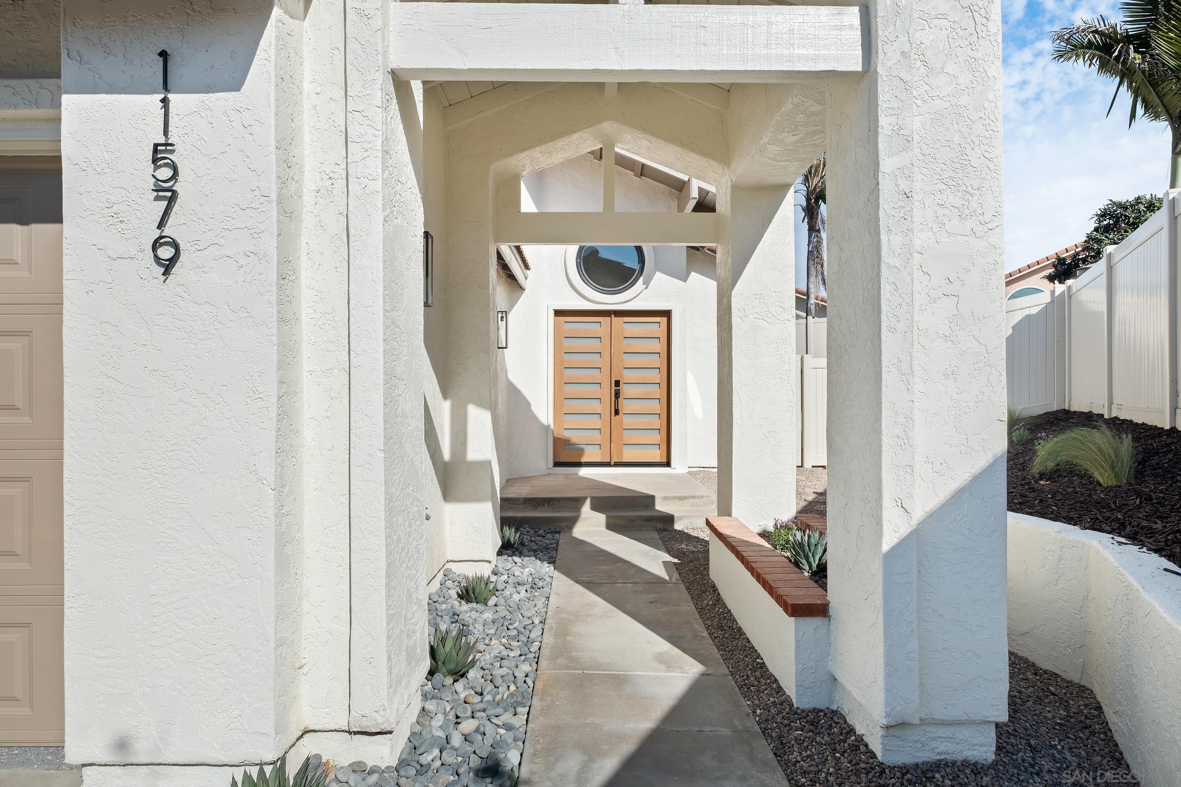 Detail Gallery Image 3 of 49 For 11579  Lorirae Pl, San Diego,  CA 92126 - 5 Beds | 3 Baths