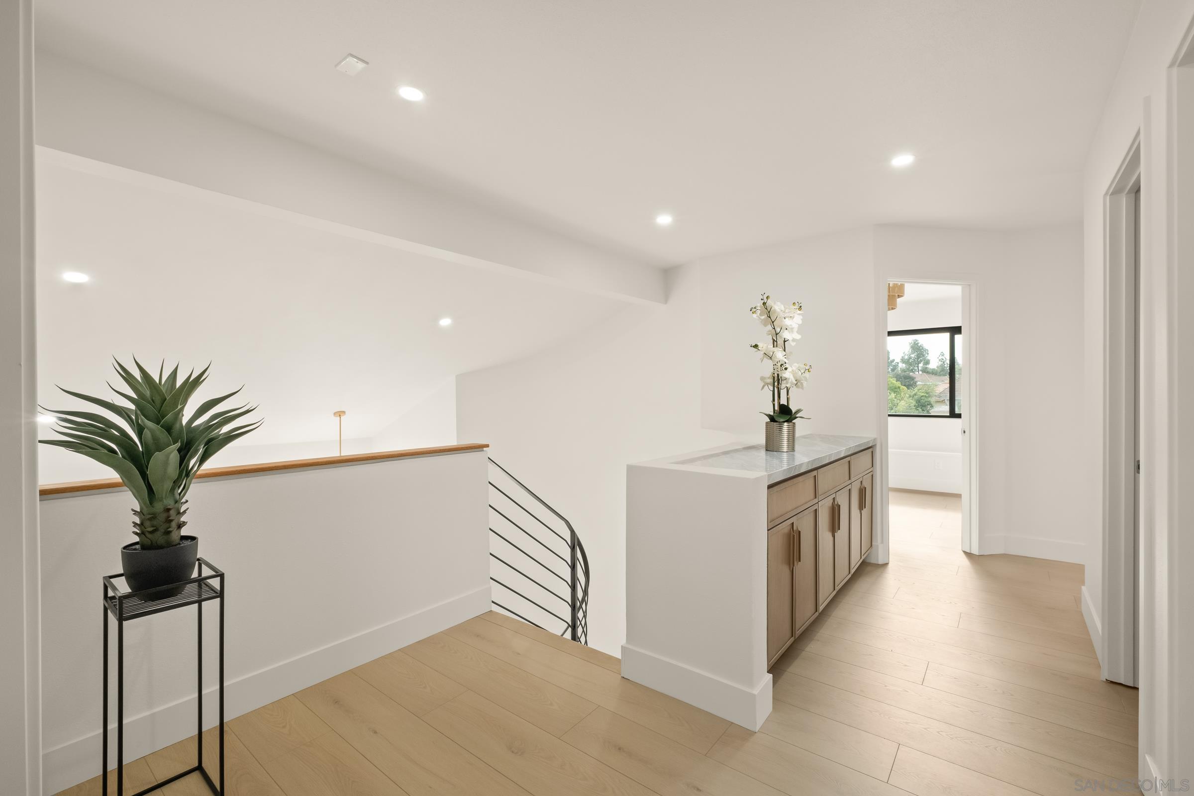 Detail Gallery Image 35 of 49 For 11579  Lorirae Pl, San Diego,  CA 92126 - 5 Beds | 3 Baths