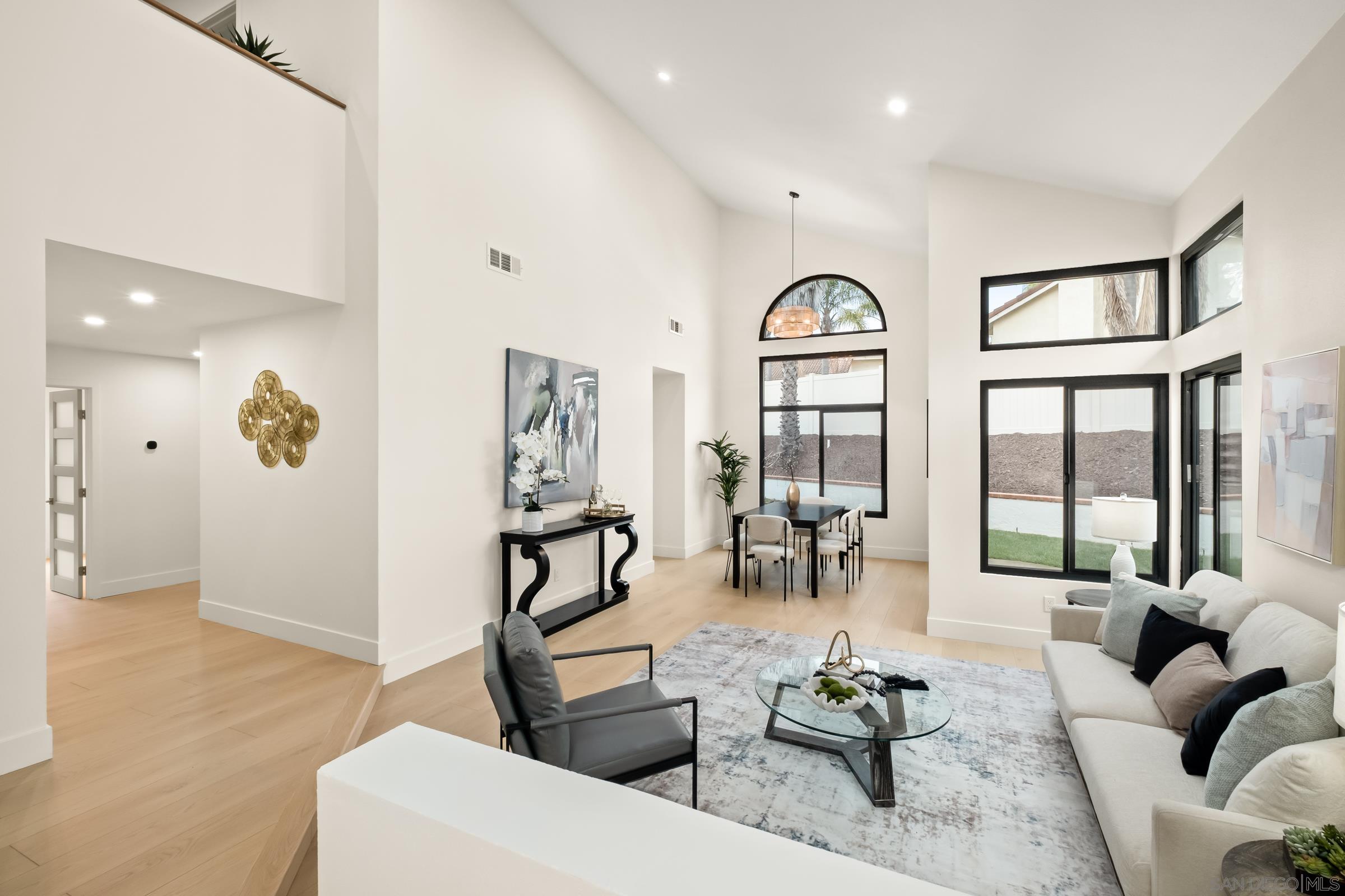 Detail Gallery Image 7 of 49 For 11579  Lorirae Pl, San Diego,  CA 92126 - 5 Beds | 3 Baths