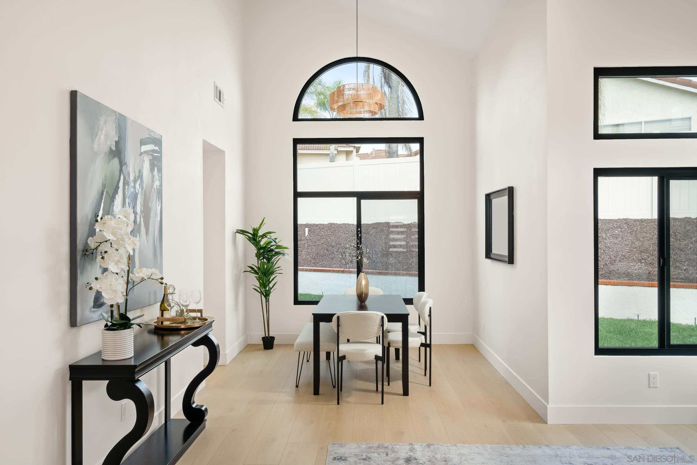 Detail Gallery Image 8 of 49 For 11579  Lorirae Pl, San Diego,  CA 92126 - 5 Beds | 3 Baths