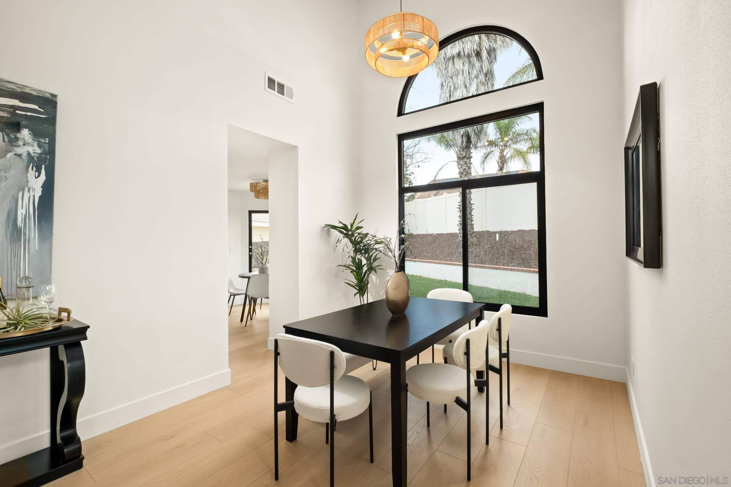 Detail Gallery Image 9 of 49 For 11579  Lorirae Pl, San Diego,  CA 92126 - 5 Beds | 3 Baths