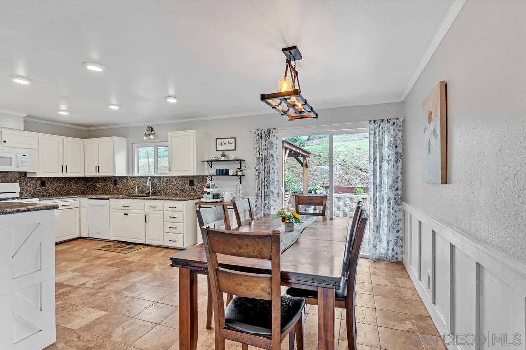 Detail Gallery Image 11 of 72 For 1255  Bermuda Pl, El Cajon,  CA 92021 - 3 Beds | 2/1 Baths