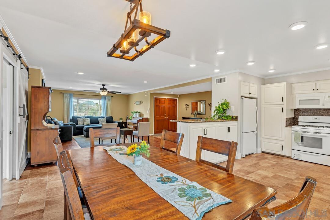 Detail Gallery Image 13 of 72 For 1255  Bermuda Pl, El Cajon,  CA 92021 - 3 Beds | 2/1 Baths