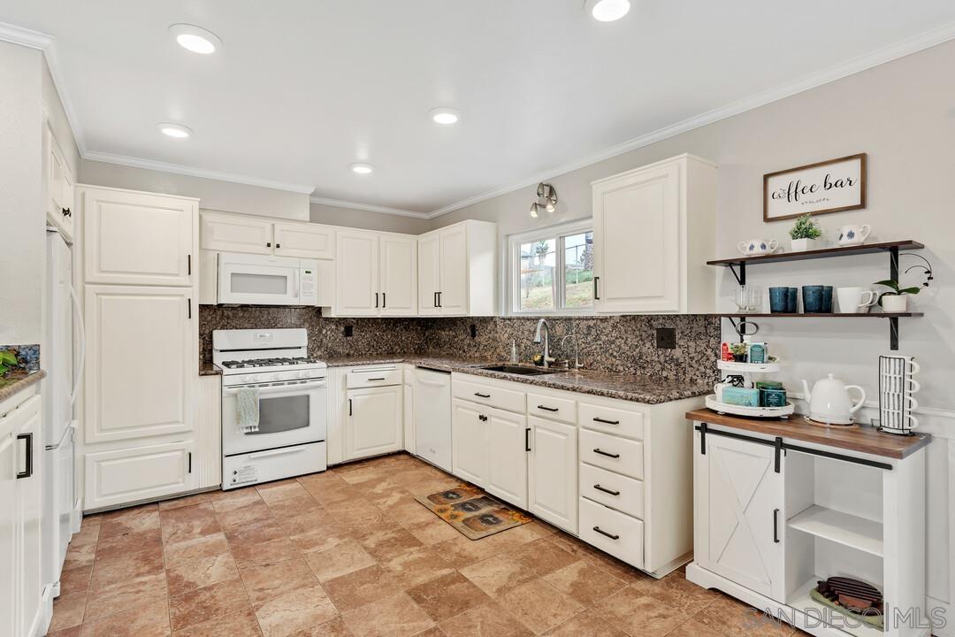 Detail Gallery Image 15 of 72 For 1255  Bermuda Pl, El Cajon,  CA 92021 - 3 Beds | 2/1 Baths