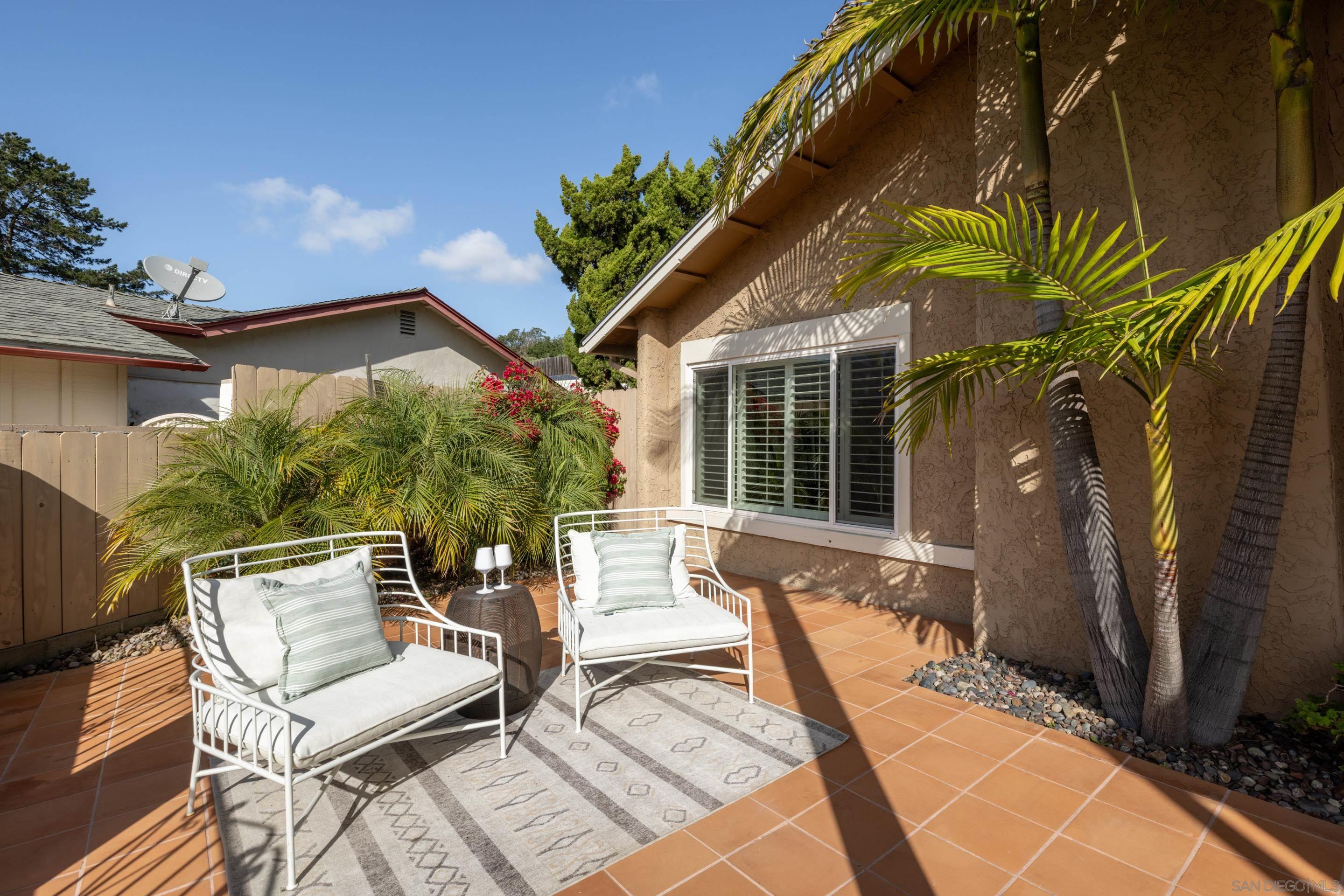 Detail Gallery Image 3 of 9 For 4676  Huggins, San Diego,  CA 92122 - 3 Beds | 2/1 Baths