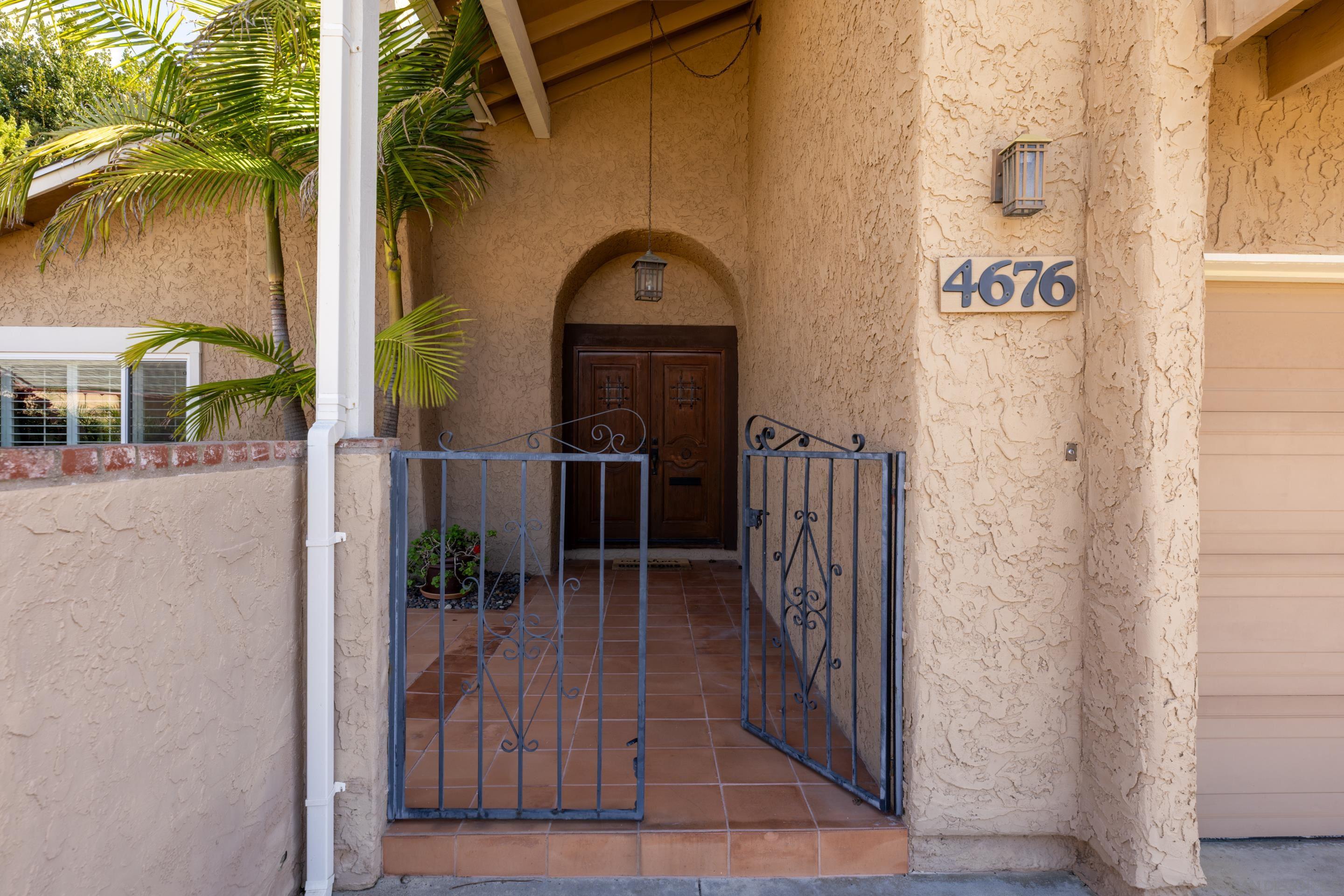 Detail Gallery Image 3 of 44 For 4676  Huggins, San Diego,  CA 92122 - 3 Beds | 2/1 Baths
