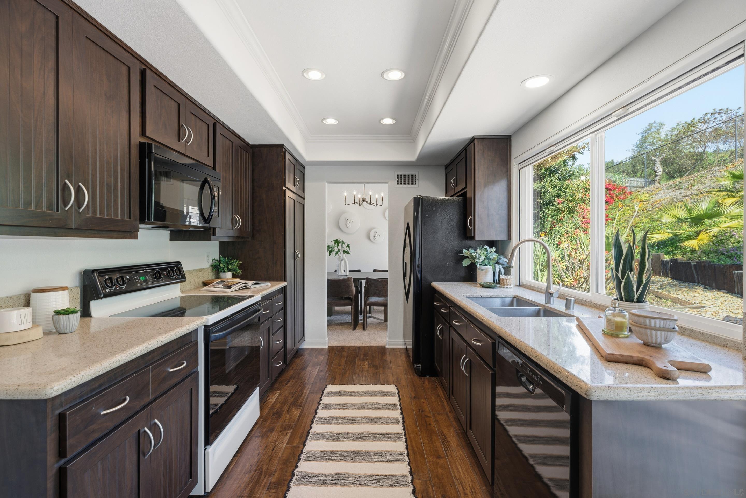 Detail Gallery Image 5 of 9 For 4676  Huggins, San Diego,  CA 92122 - 3 Beds | 2/1 Baths