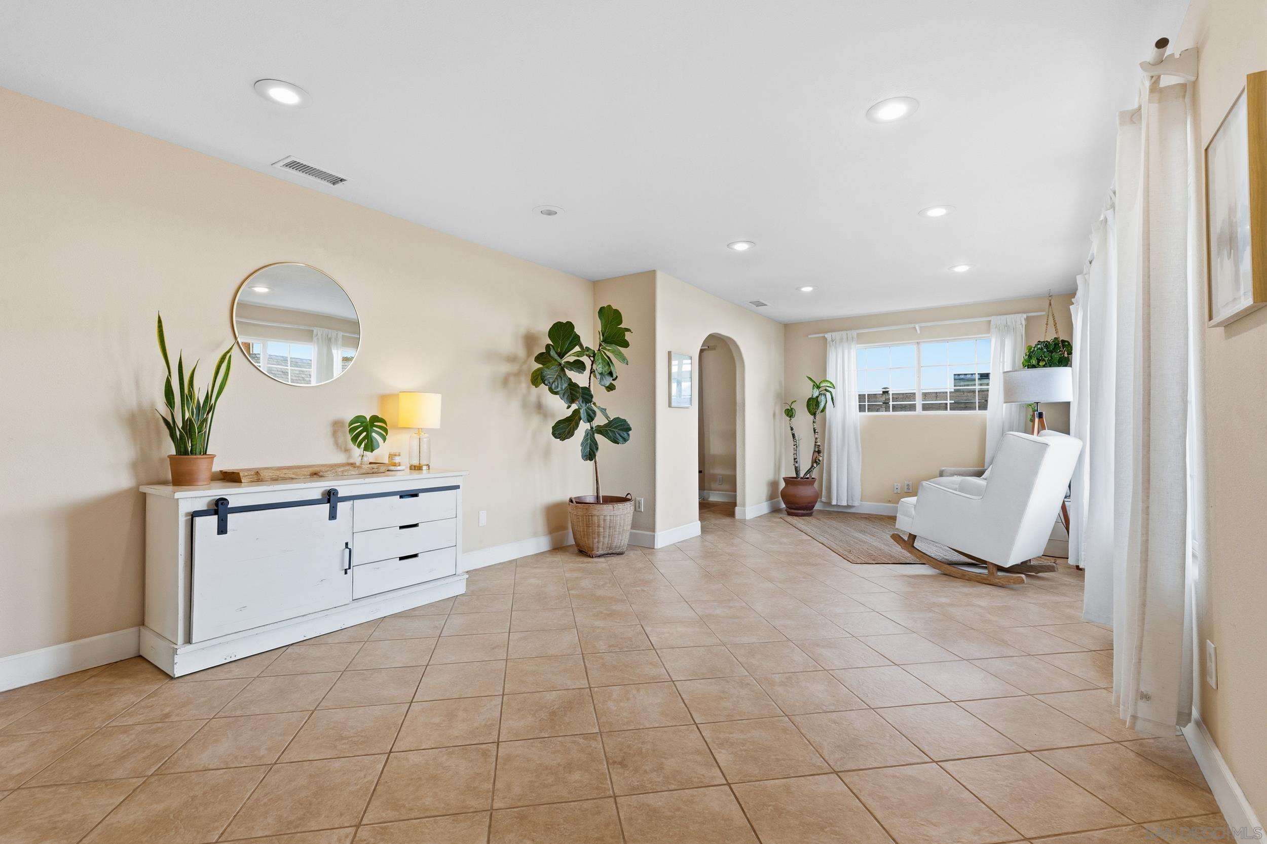 Detail Gallery Image 8 of 39 For 3346  Mount Acadia Blvd., San Diego,  CA 92111 - 4 Beds | 3 Baths