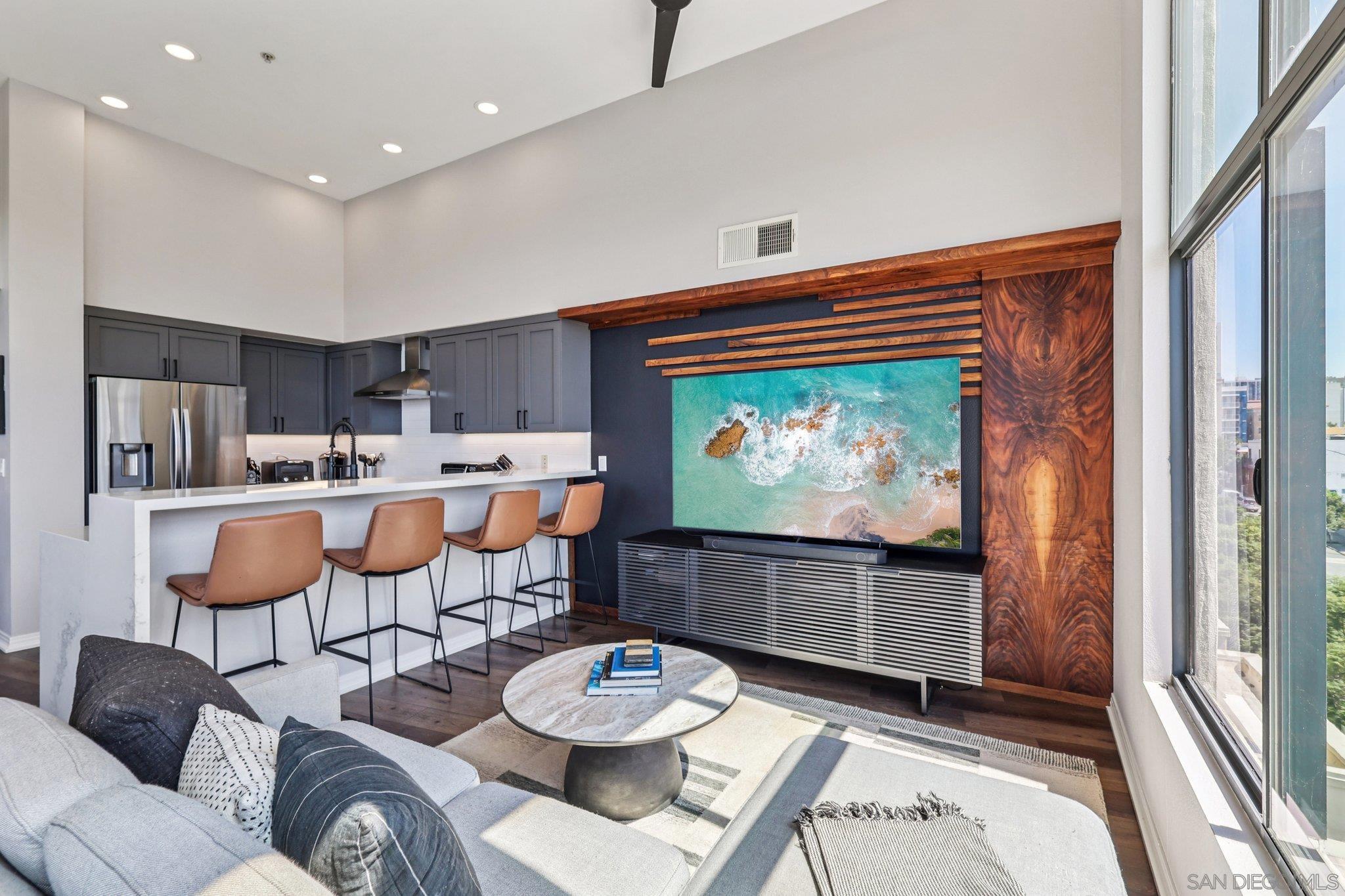 Detail Gallery Image 3 of 58 For 1750  Kettner Blvd  #414,  San Diego,  CA 92101 - 2 Beds | 2/1 Baths