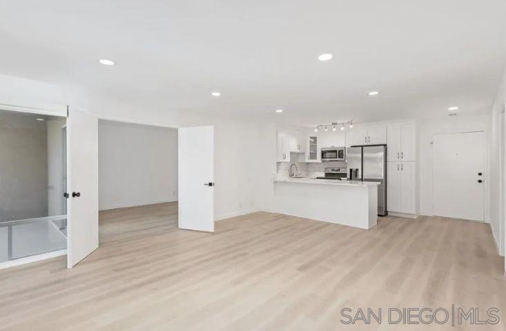 Detail Gallery Image 3 of 21 For 4600  Lamont St  #204,  San Diego,  CA 92109 - 2 Beds | 2 Baths