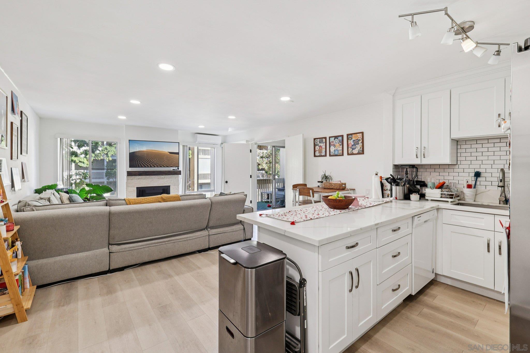 Detail Gallery Image 6 of 35 For 4600  Lamont St  #204,  San Diego,  CA 92109 - 2 Beds | 2 Baths