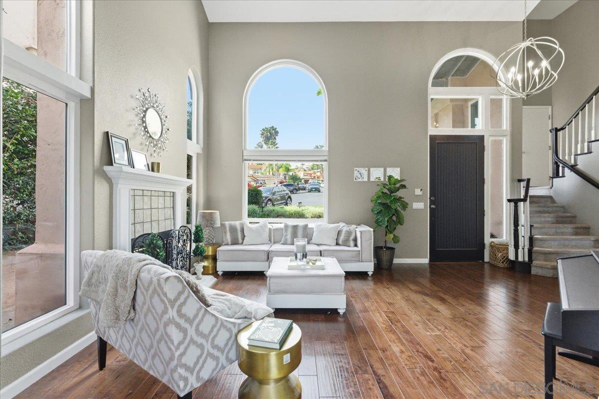 Detail Gallery Image 2 of 61 For 2701  Isham Springs Ct, Spring Valley,  CA 91977 - 3 Beds | 2/1 Baths