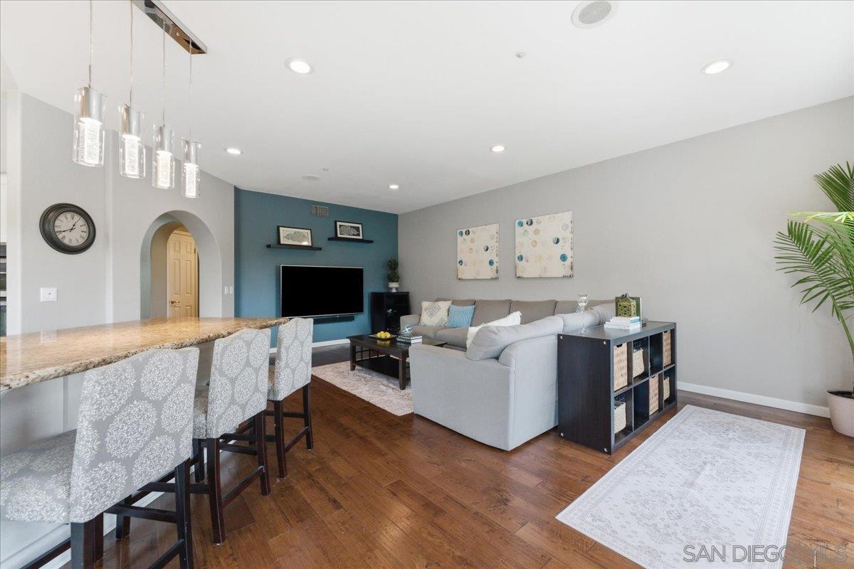 Detail Gallery Image 11 of 61 For 2701  Isham Springs Ct, Spring Valley,  CA 91977 - 3 Beds | 2/1 Baths