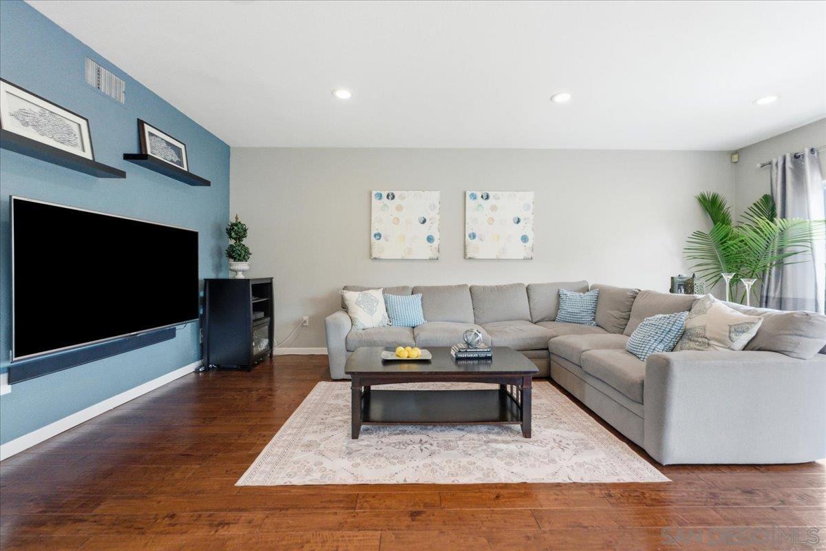 Detail Gallery Image 12 of 61 For 2701  Isham Springs Ct, Spring Valley,  CA 91977 - 3 Beds | 2/1 Baths