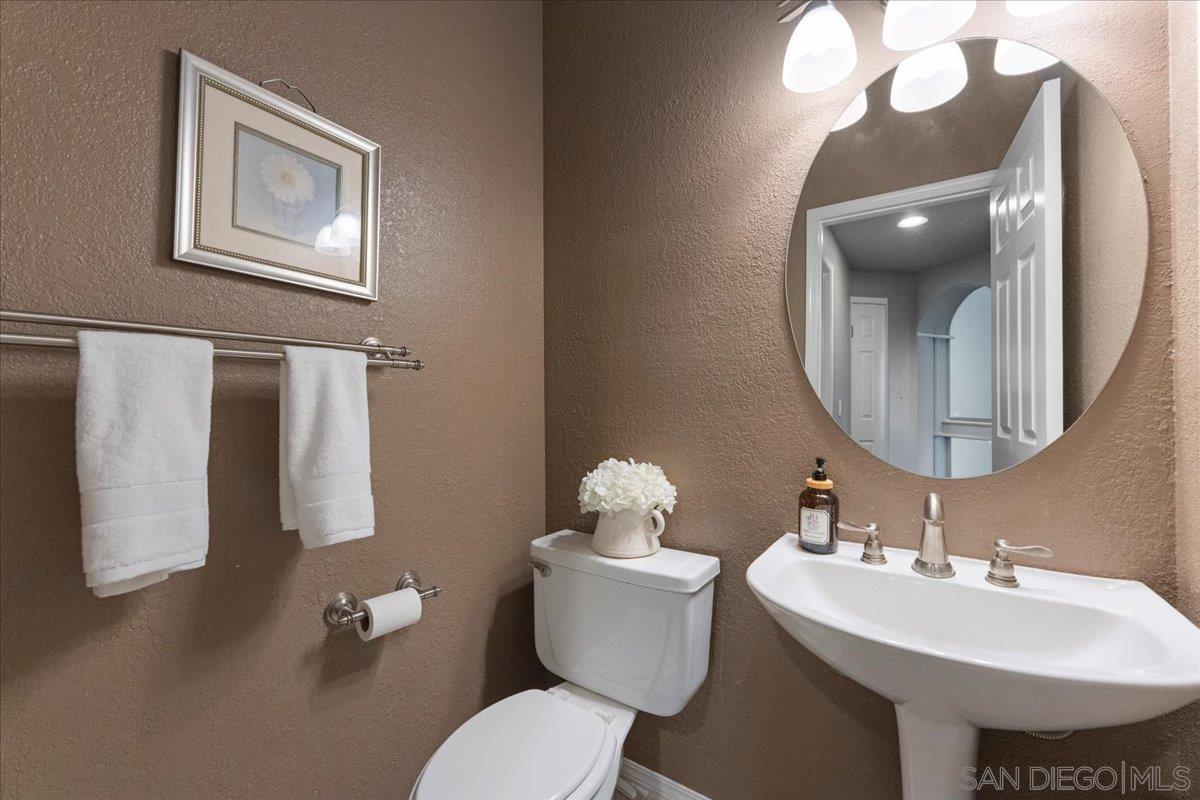 Detail Gallery Image 13 of 61 For 2701  Isham Springs Ct, Spring Valley,  CA 91977 - 3 Beds | 2/1 Baths