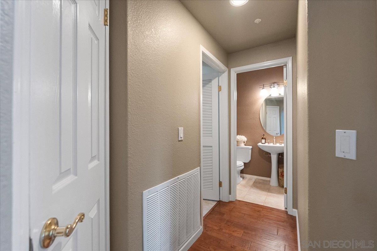 Detail Gallery Image 19 of 61 For 2701  Isham Springs Ct, Spring Valley,  CA 91977 - 3 Beds | 2/1 Baths