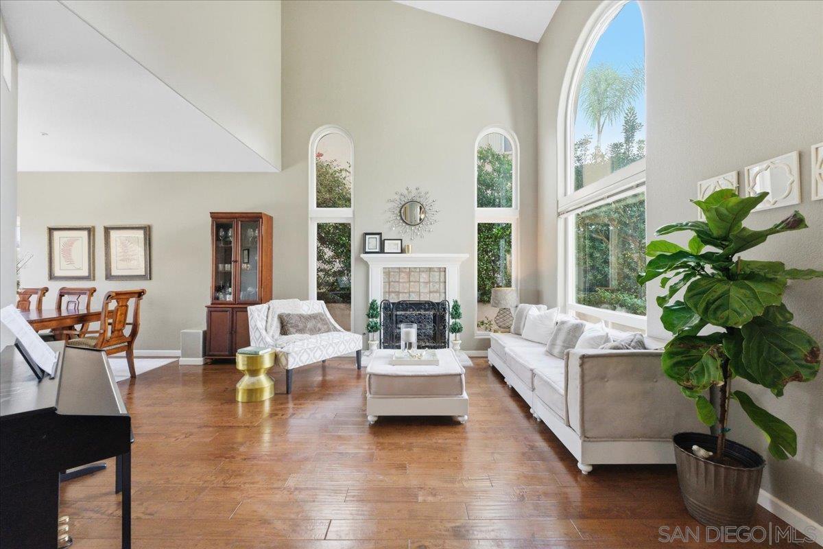 Detail Gallery Image 3 of 61 For 2701  Isham Springs Ct, Spring Valley,  CA 91977 - 3 Beds | 2/1 Baths