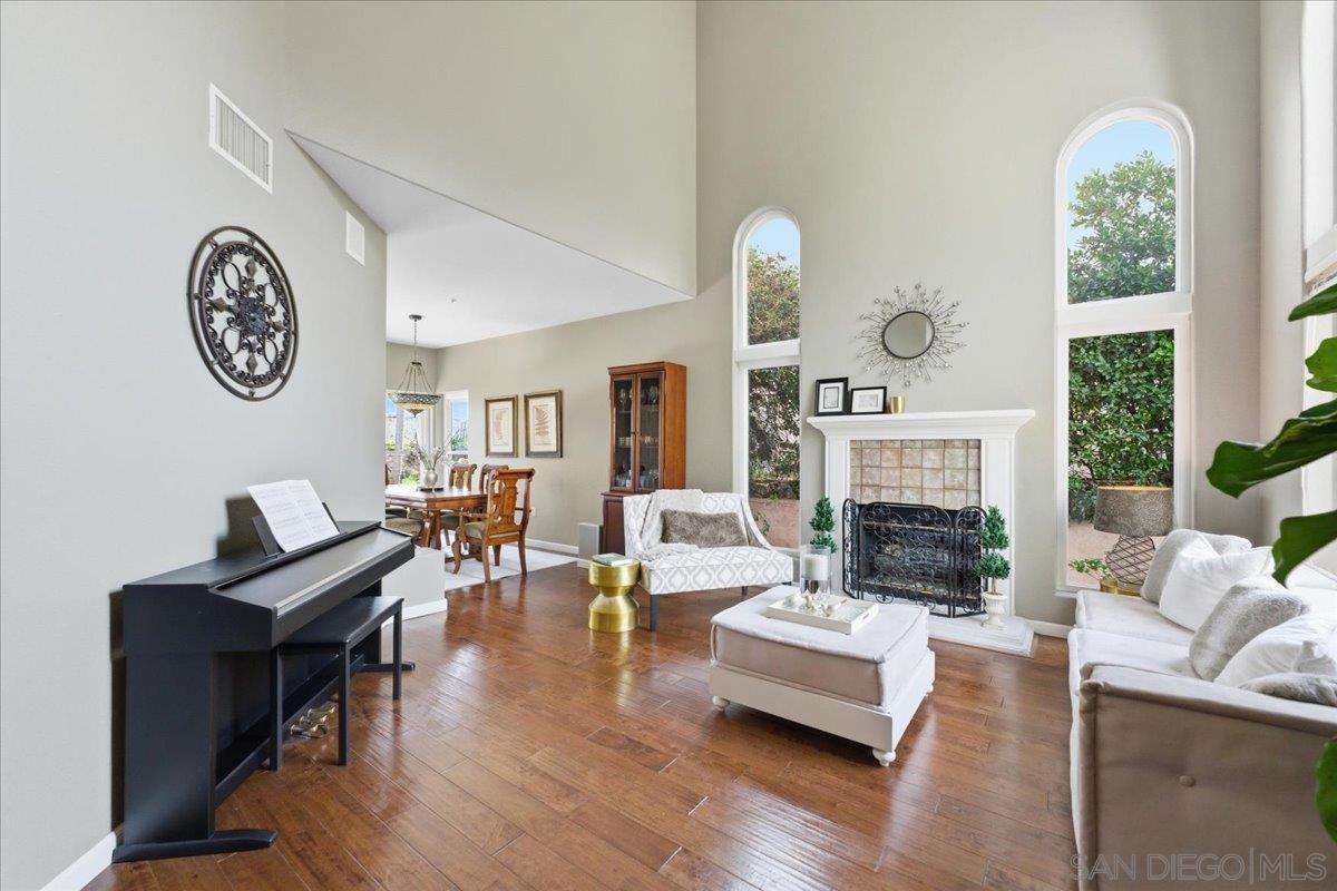 Detail Gallery Image 4 of 61 For 2701  Isham Springs Ct, Spring Valley,  CA 91977 - 3 Beds | 2/1 Baths