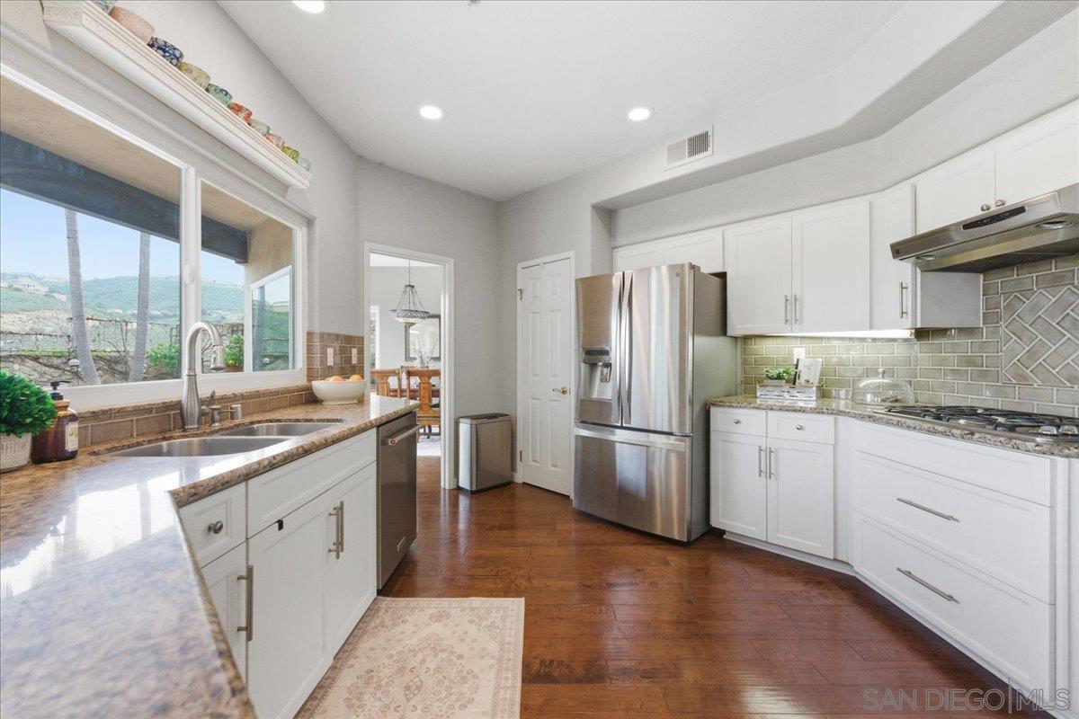 Detail Gallery Image 7 of 61 For 2701  Isham Springs Ct, Spring Valley,  CA 91977 - 3 Beds | 2/1 Baths