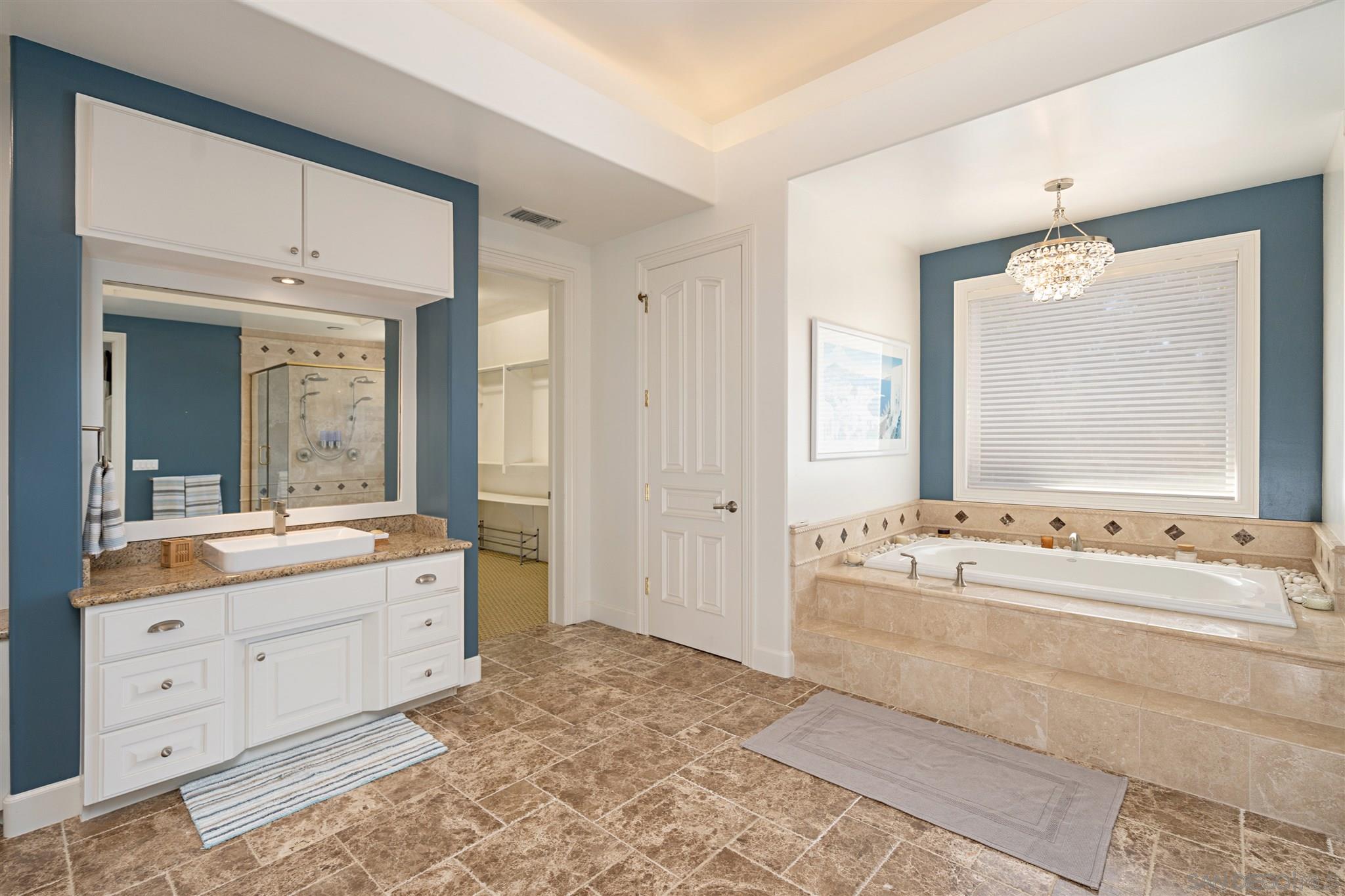 Detail Gallery Image 15 of 38 For 16210  via Cazadero, Rancho Santa Fe,  CA 92067 - 5 Beds | 6/1 Baths