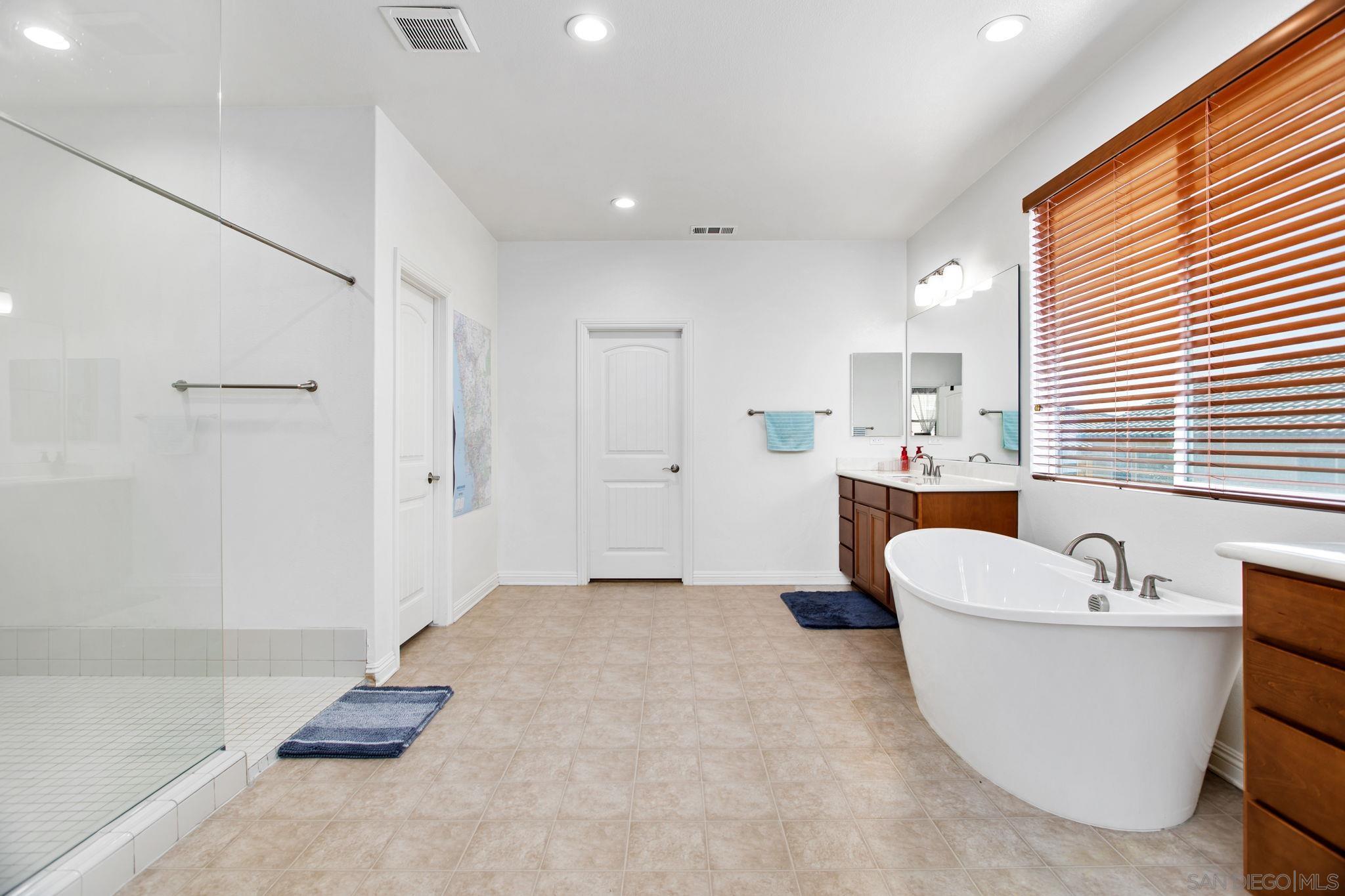 Detail Gallery Image 12 of 34 For 1818  Santa Christina Ave, Chula Vista,  CA 91913 - 4 Beds | 3/1 Baths