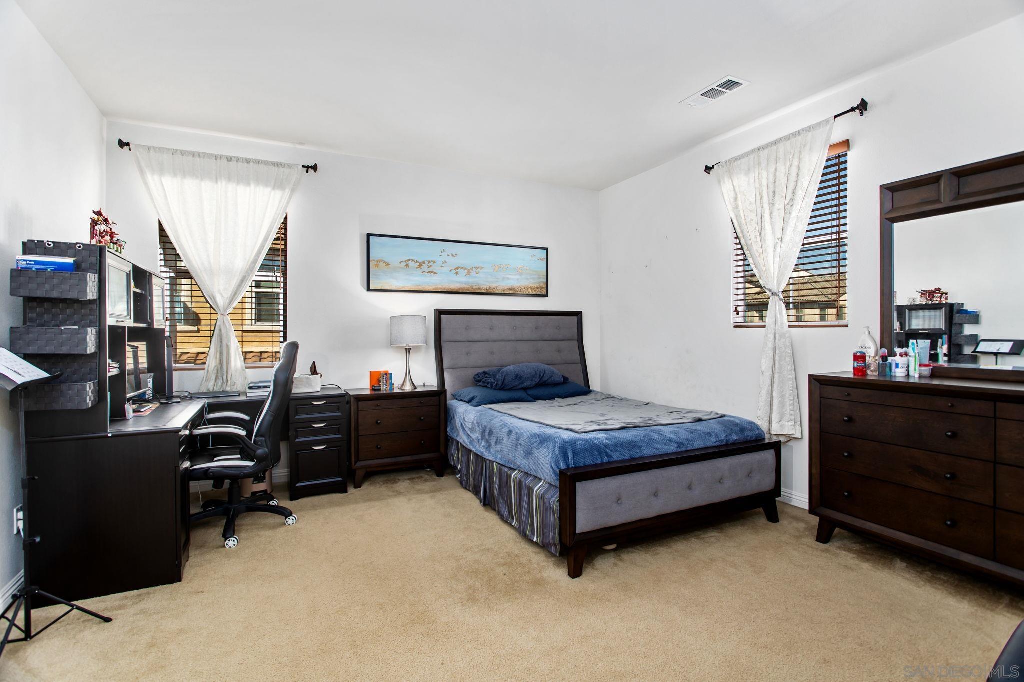 Detail Gallery Image 13 of 34 For 1818  Santa Christina Ave, Chula Vista,  CA 91913 - 4 Beds | 3/1 Baths